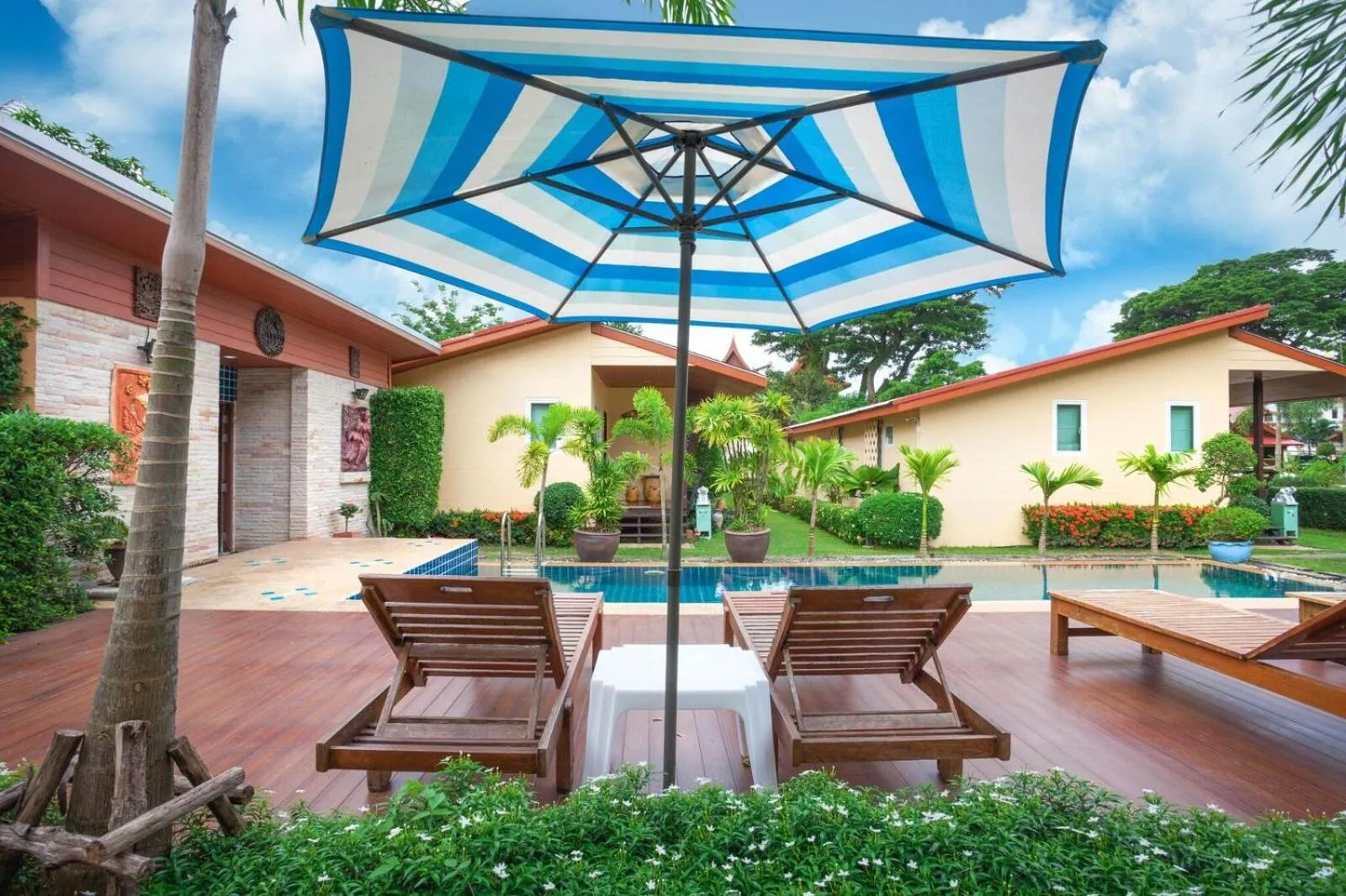 Swimming pool in Siray Green Resort