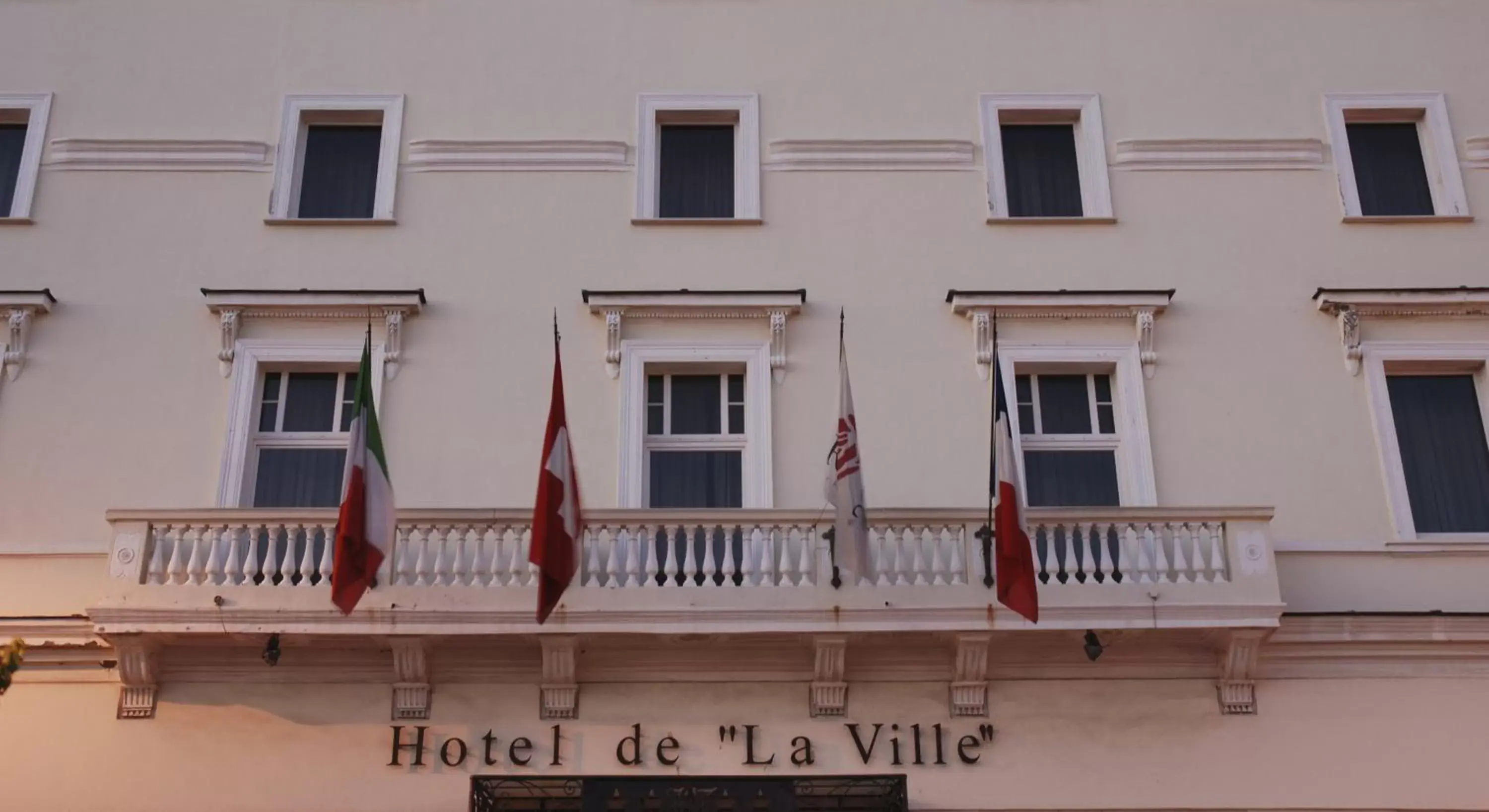 Facade/entrance, Property Building in Hotel De La Ville