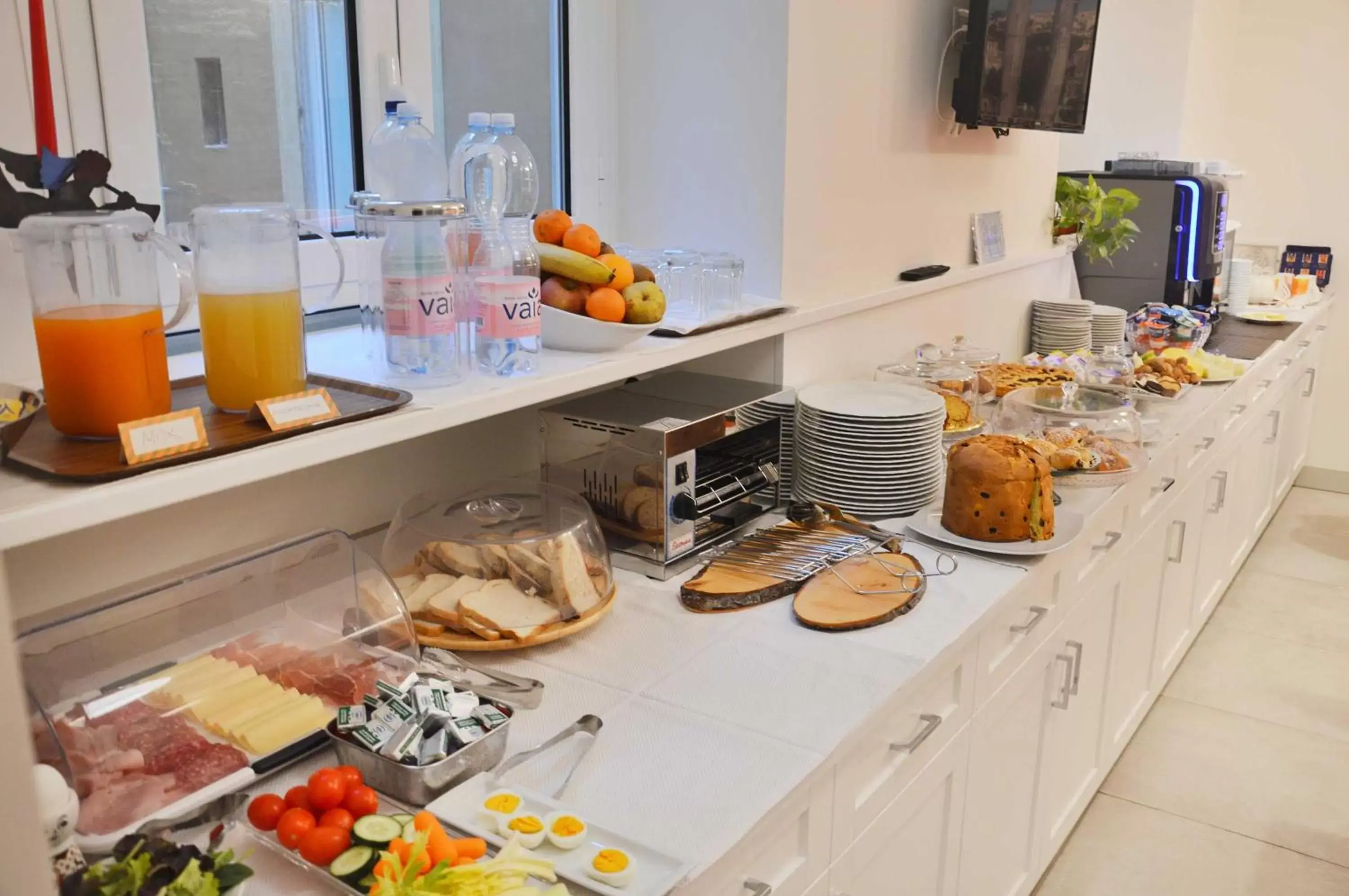 Breakfast, Kitchen/Kitchenette in Navona Luxury Guesthouse