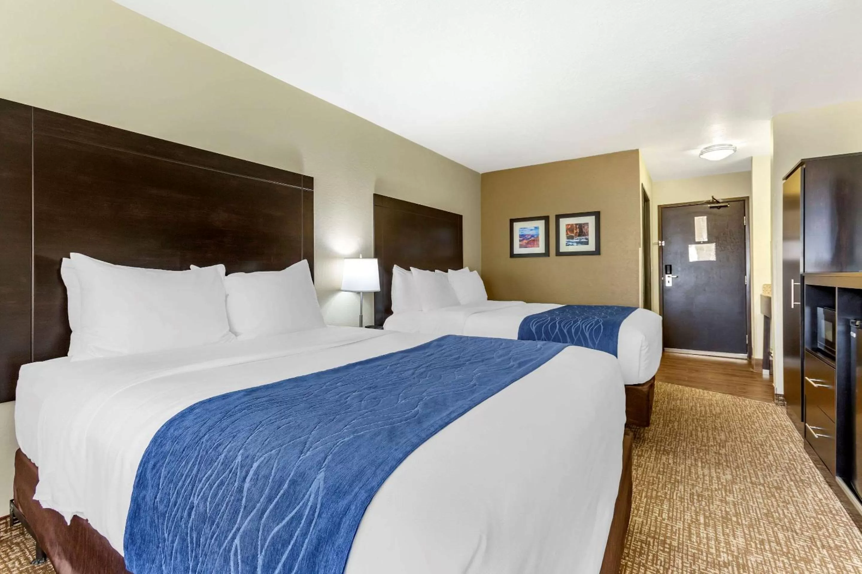 Photo of the whole room, Bed in Comfort Inn & Suites Surprise Near Sun City West