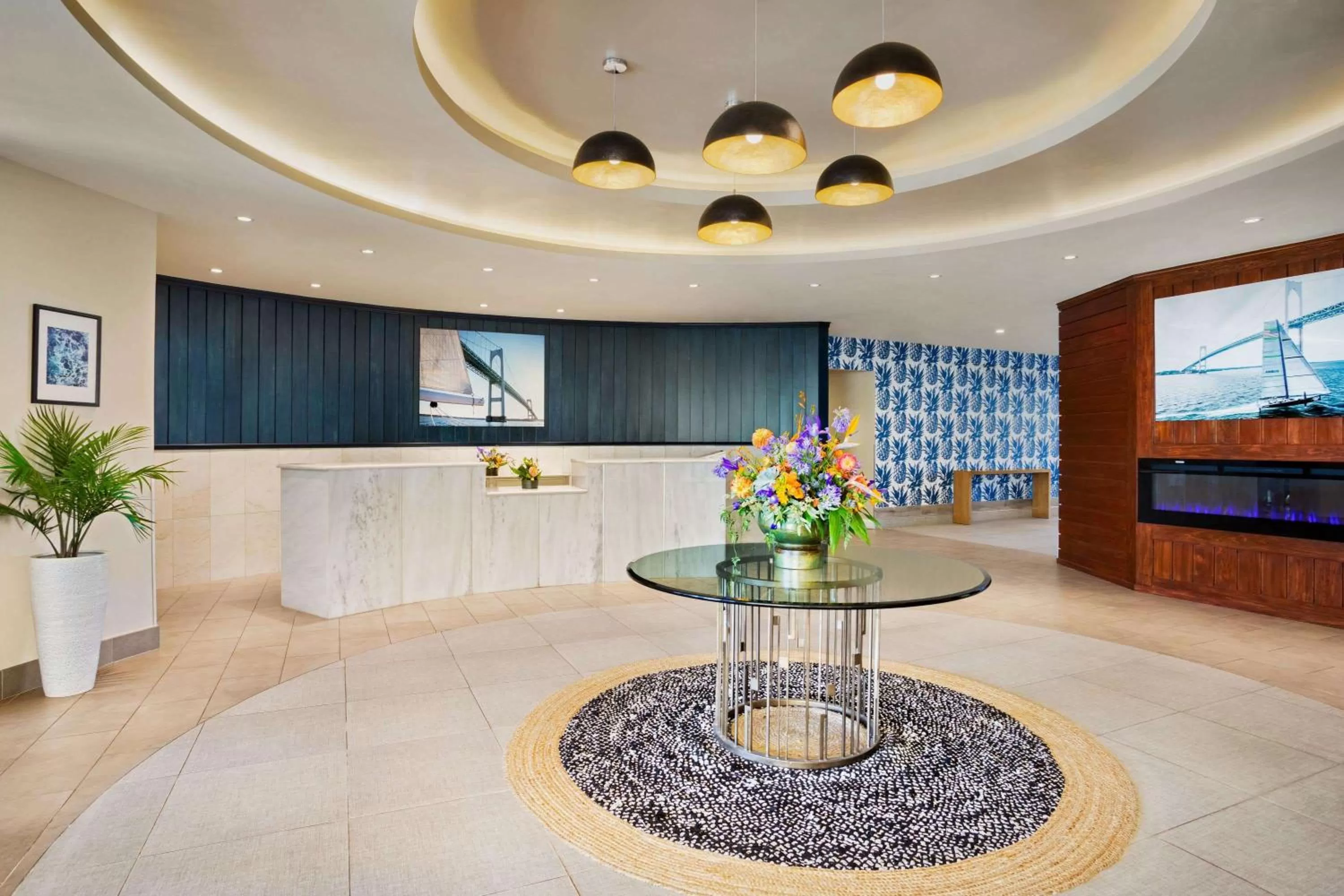Lobby or reception in Wyndham Newport Hotel