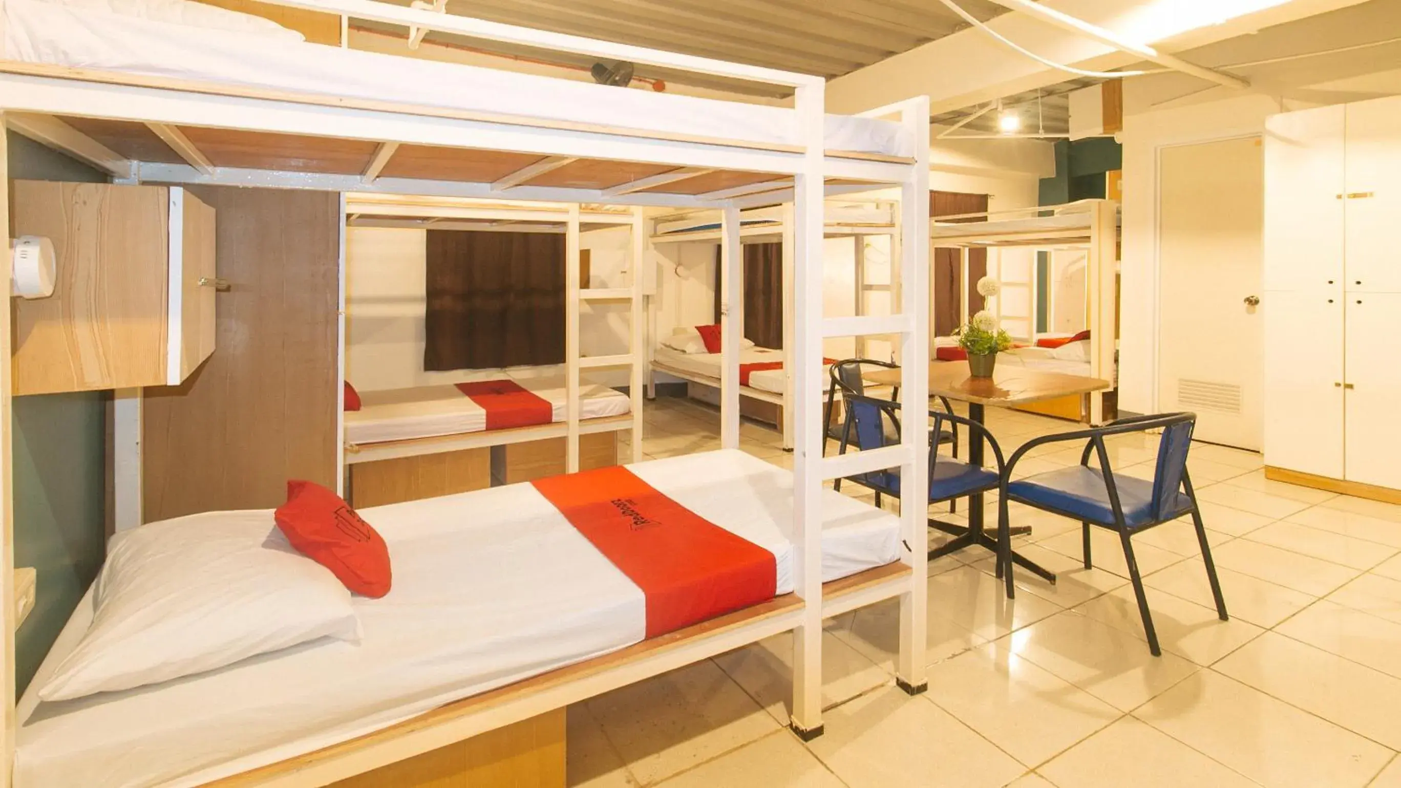 bunk bed in OYO 809 Crowne One Condo