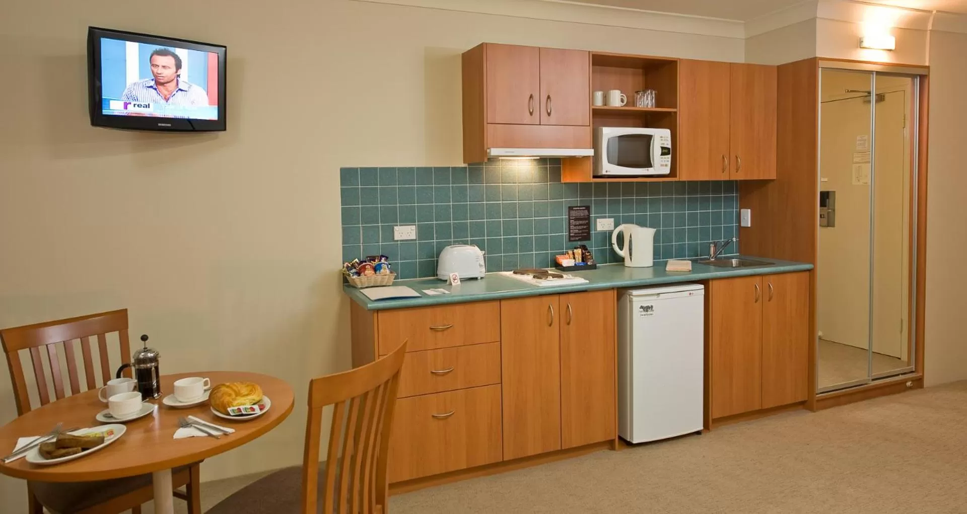 Continental breakfast in 175 Hotel Westmead