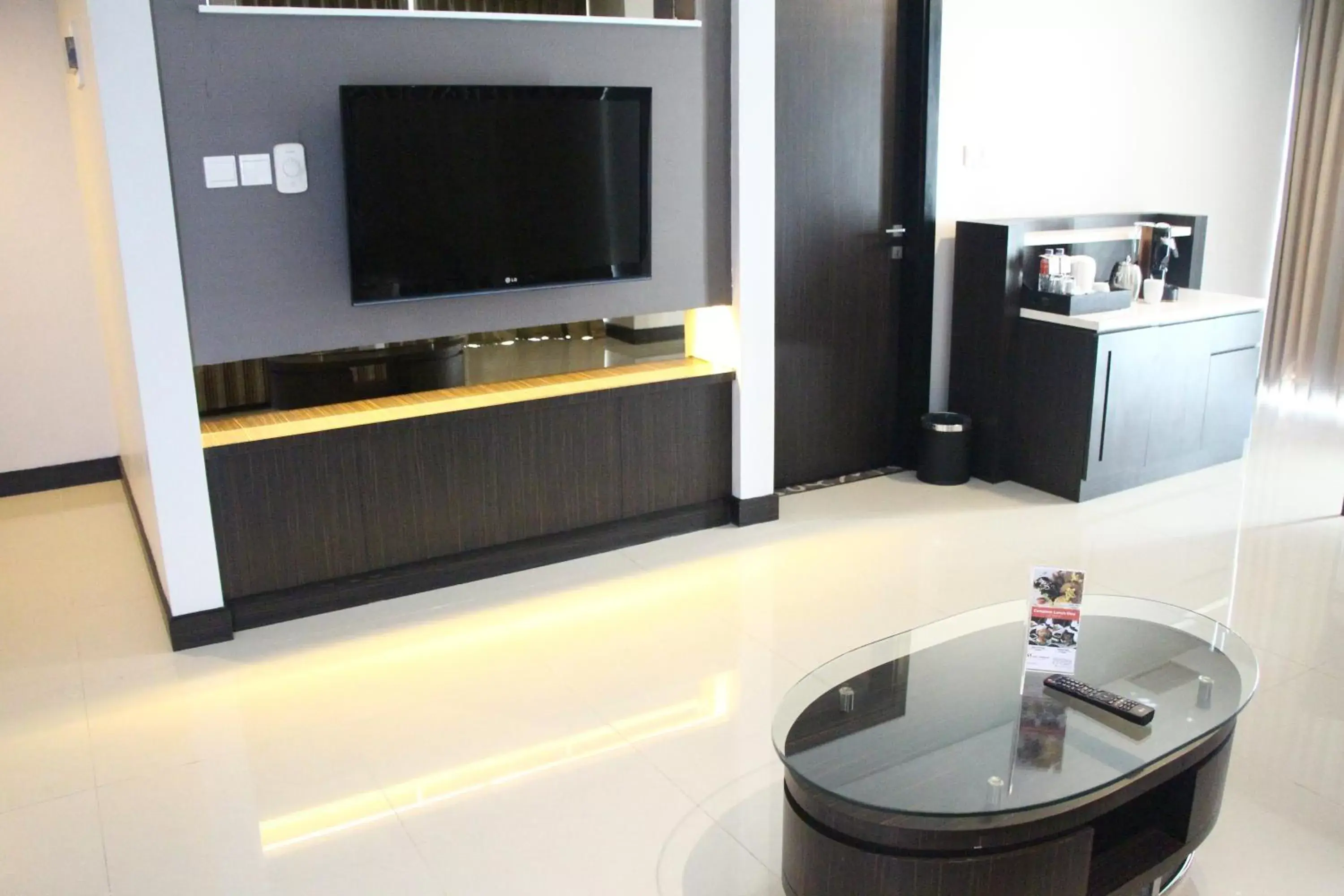 Living room, TV/Entertainment Center in Swiss-Belhotel Balikpapan