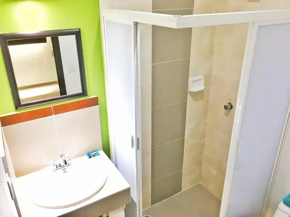 Bathroom in Hotel Plazha