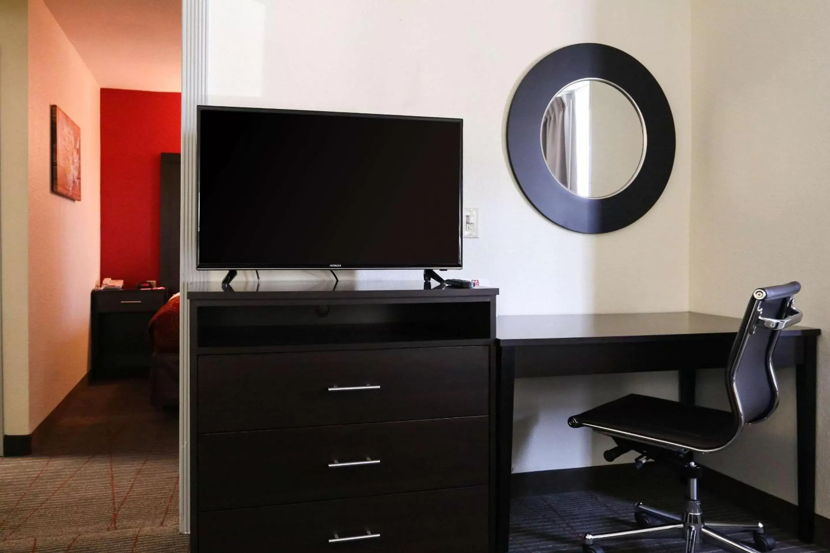 Photo of the whole room, TV/Entertainment Center in Econo Lodge Inn and Suites Greenville