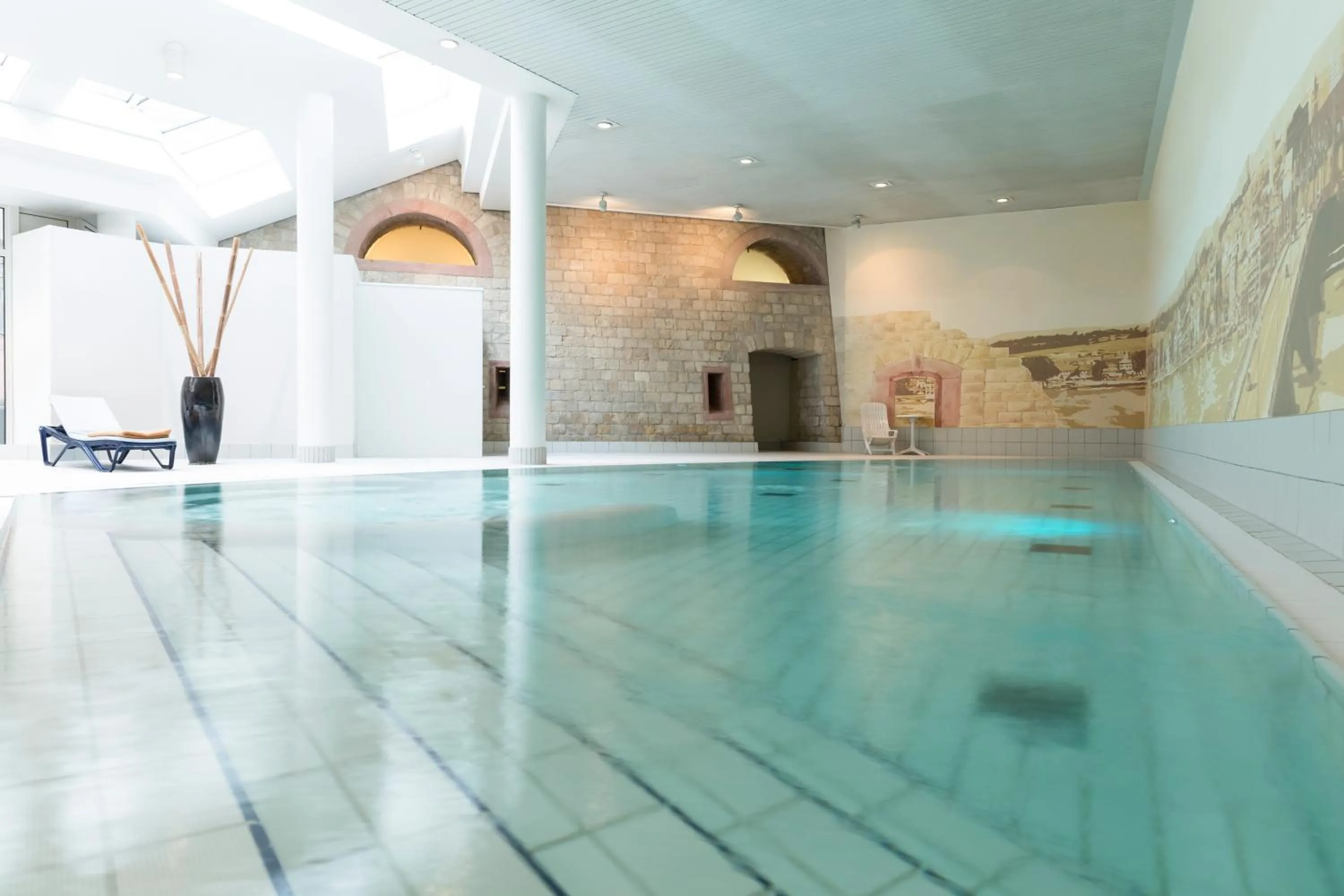 Swimming Pool in Novotel Mainz