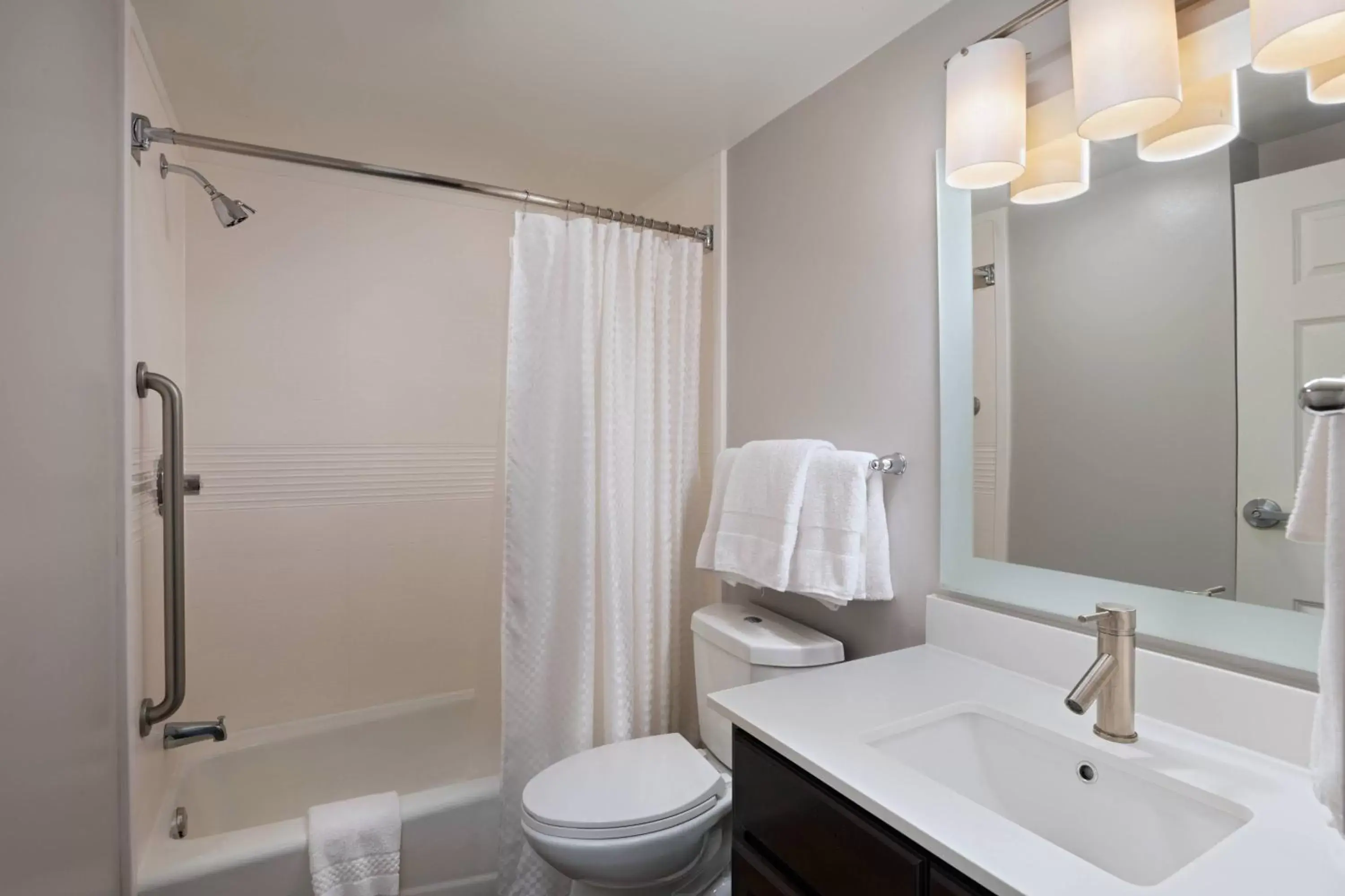 Bathroom in TownePlace Suites by Marriott Baton Rouge South