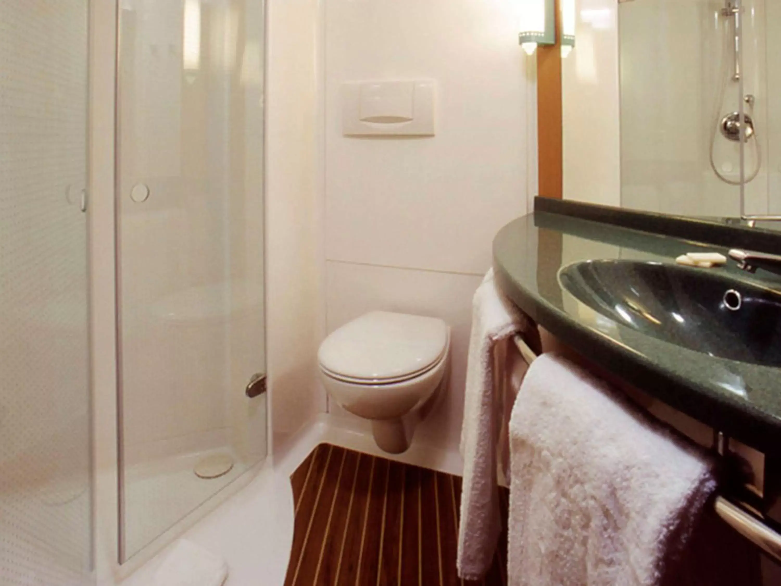 Photo of the whole room, Bathroom in B&B HOTEL Zaragoza Centro