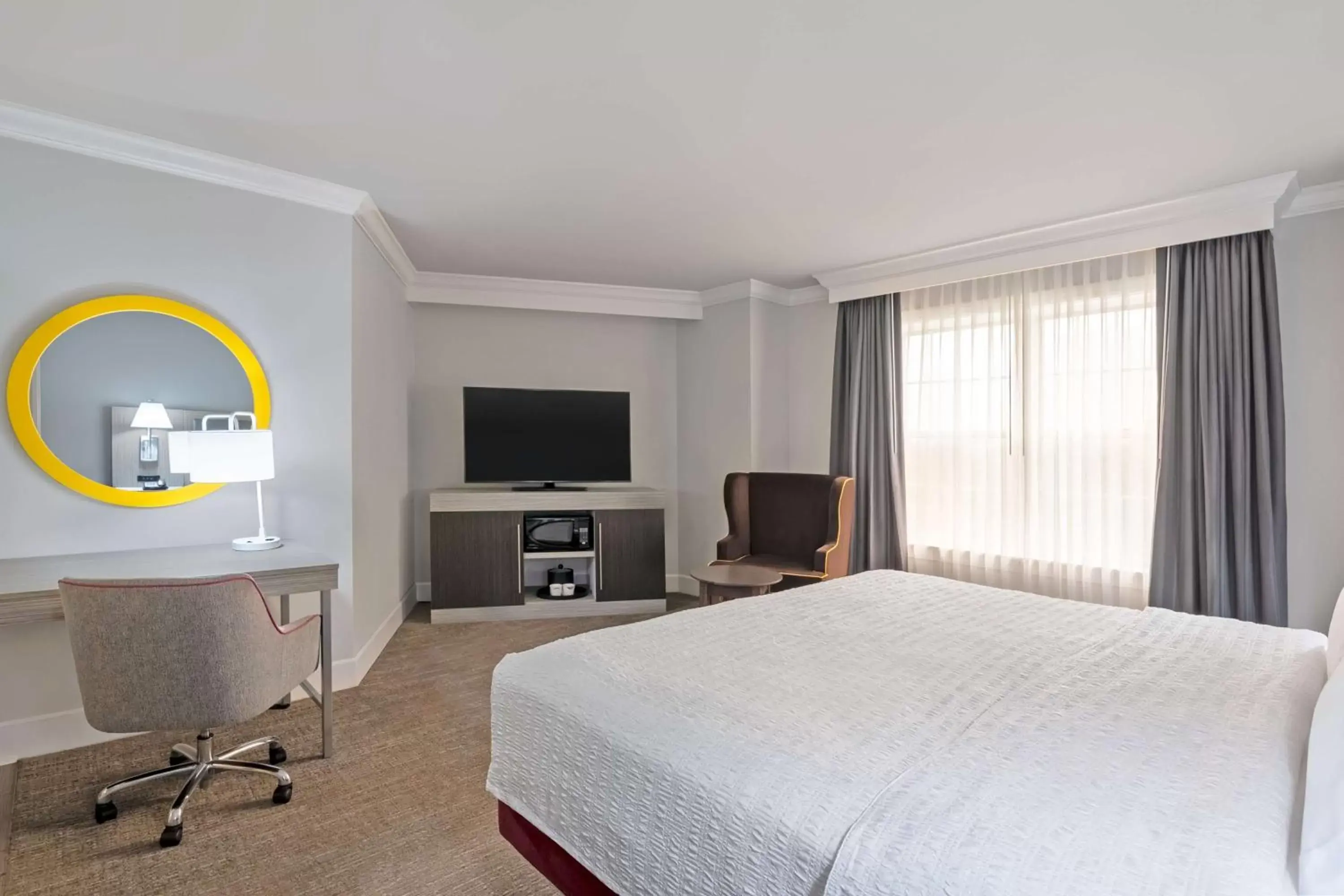 Bedroom, Bed in Hampton Inn & Suites Stamford