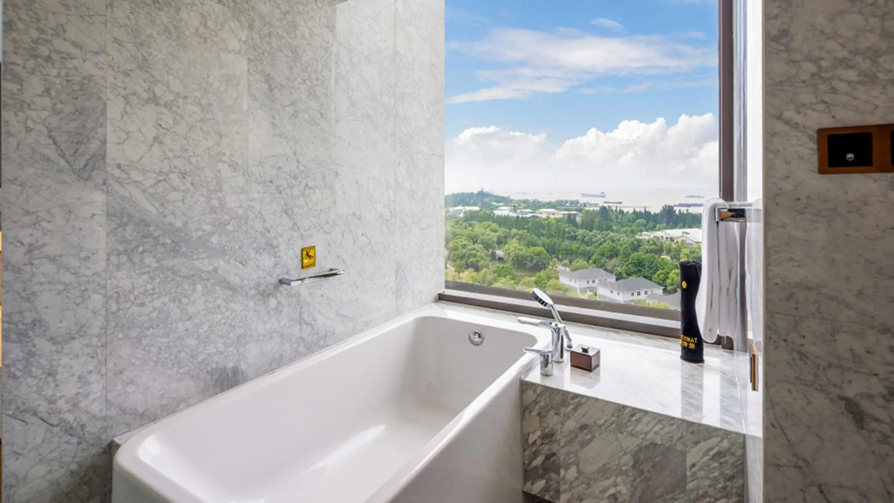 Bathroom in InterContinental Nantong, an IHG Hotel-Best view of yangtze