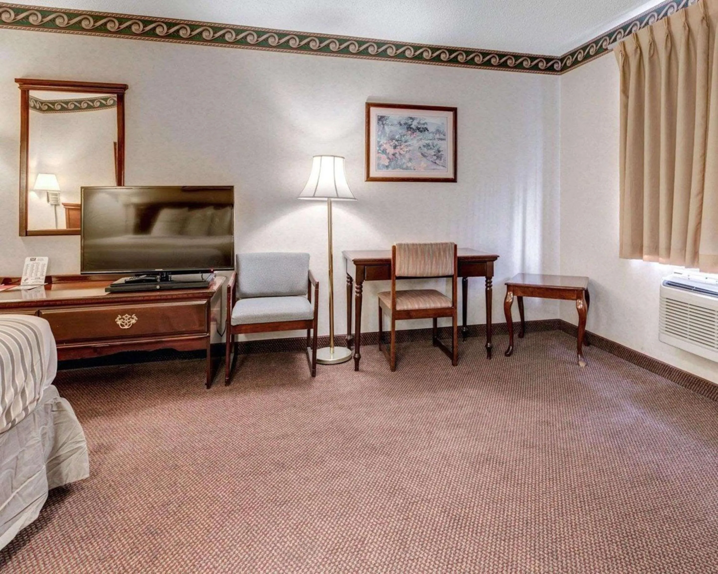 Photo of the whole room, Bed in Econo Lodge Inn & Suites El Paso West