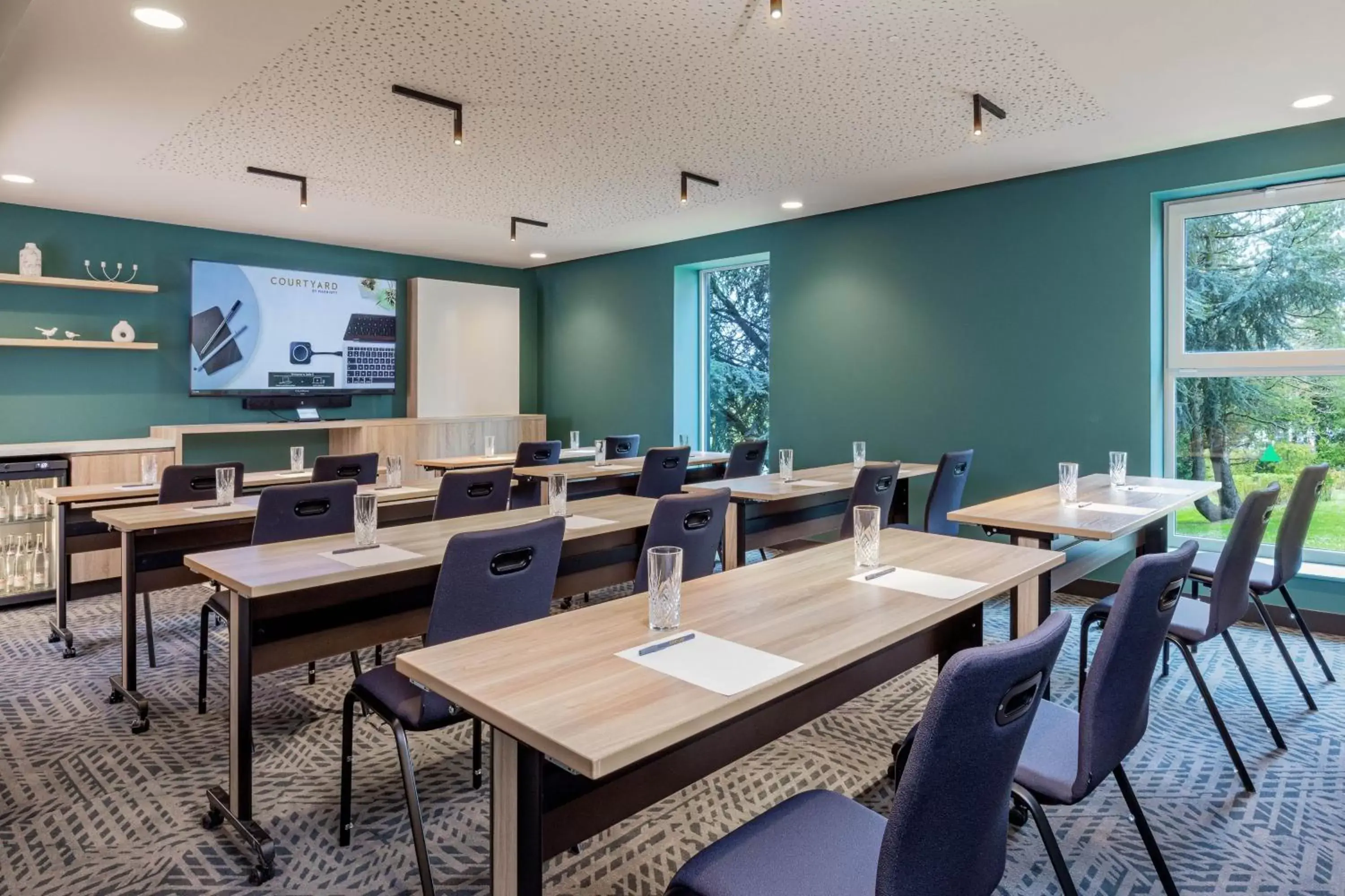 Meeting/conference room, Restaurant/Places to Eat in Courtyard by Marriott Paris Charles de Gaulle Central Airport