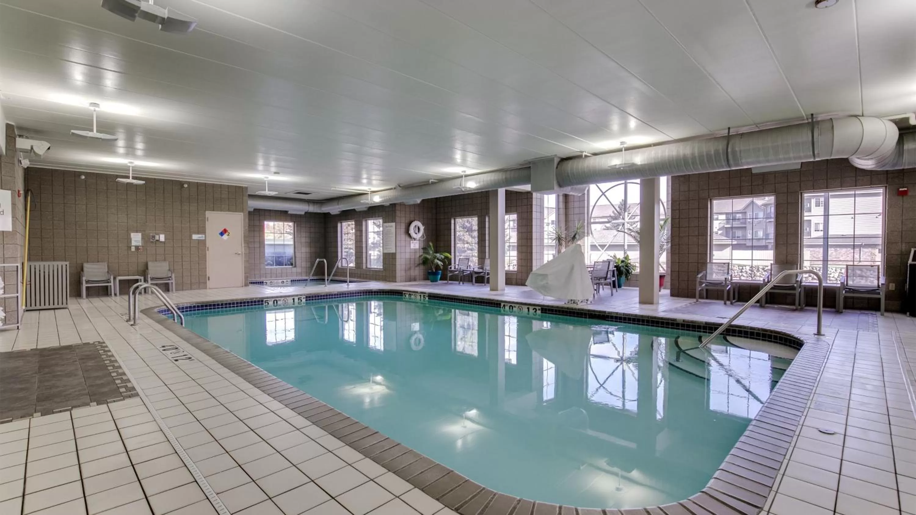 Swimming pool in Holiday Inn Express and Suites St. Cloud by IHG