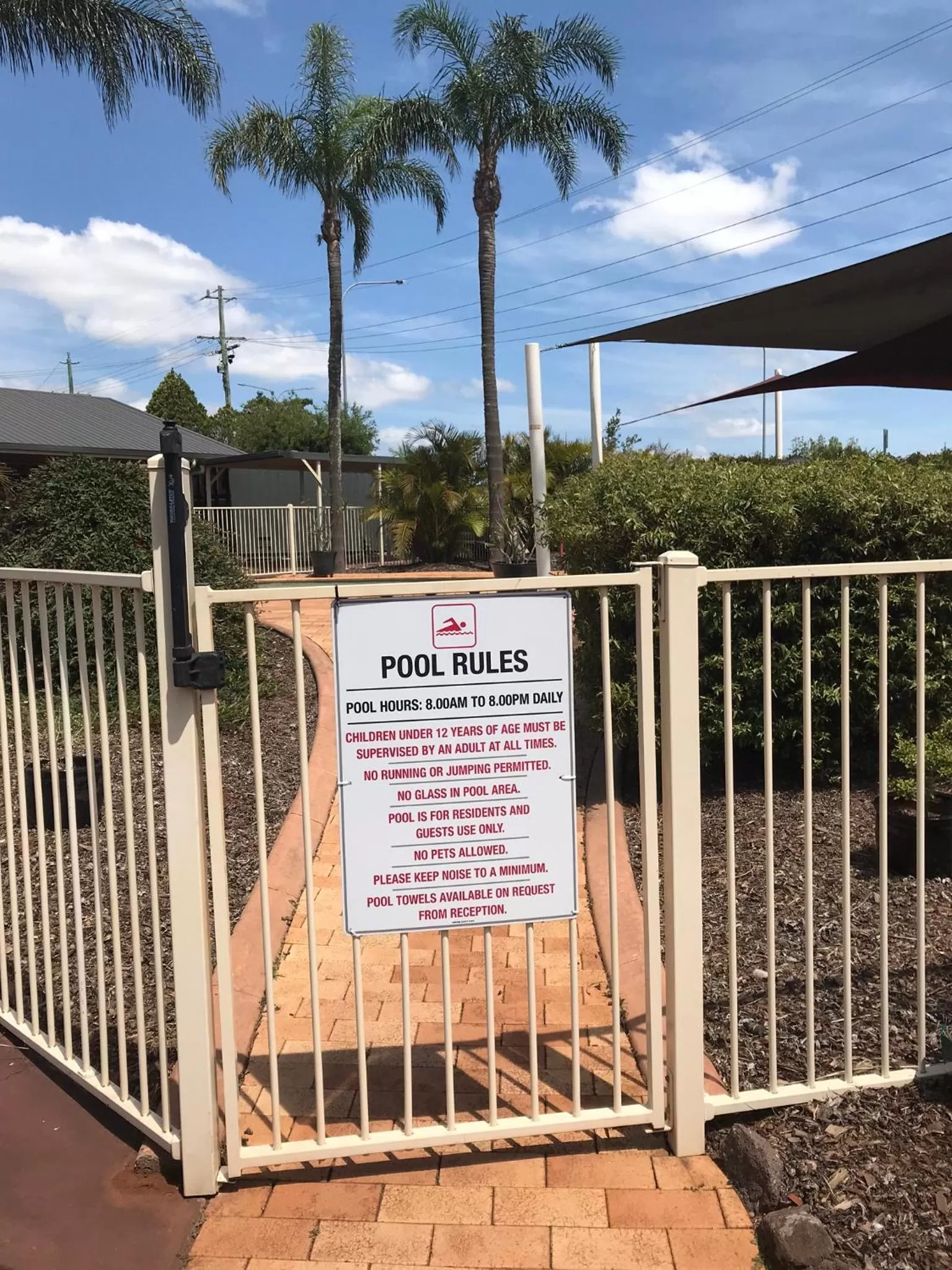 Swimming pool in Sunray Motor Inn