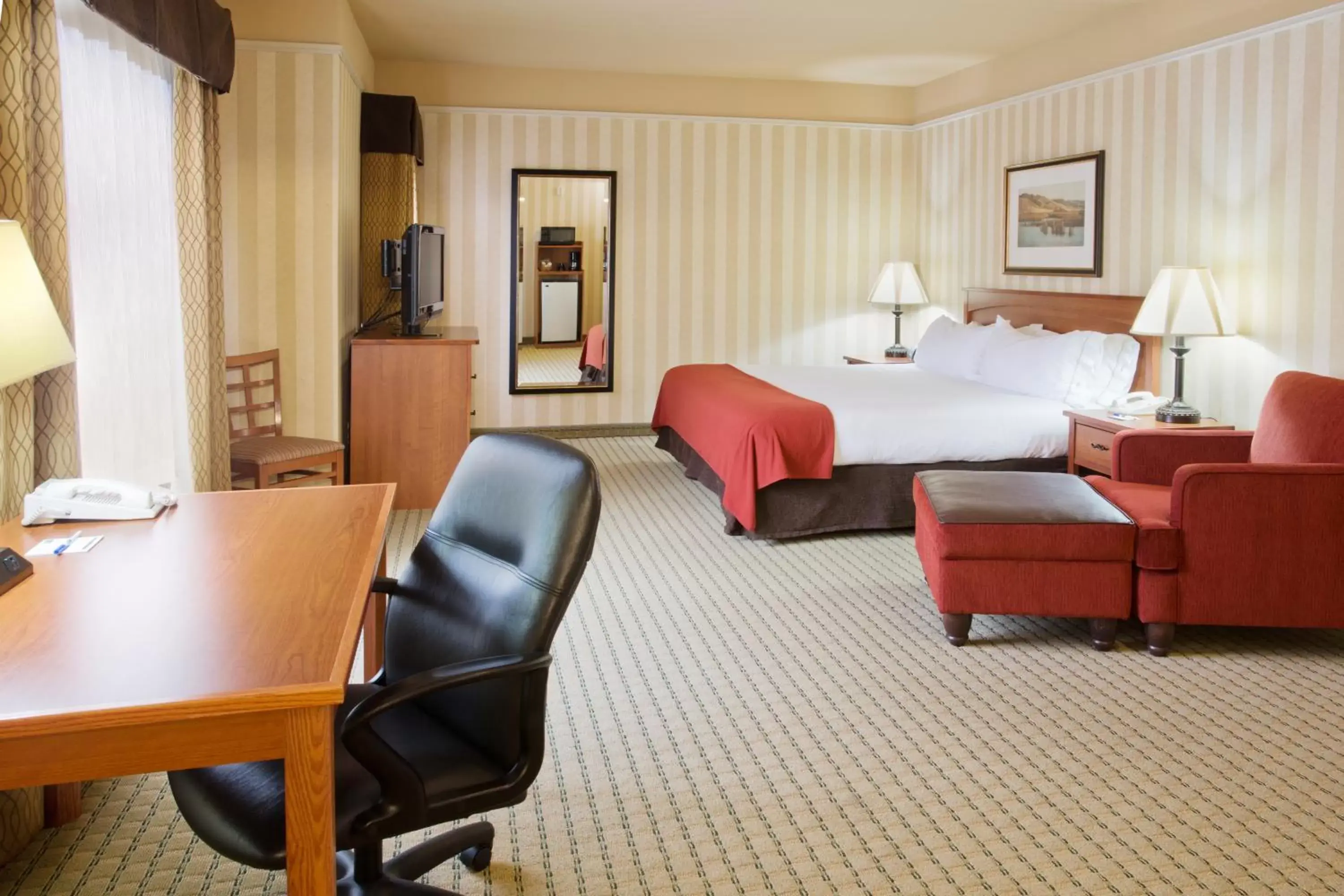 Photo of the whole room in Holiday Inn Express Hotel & Suites Astoria, an IHG Hotel