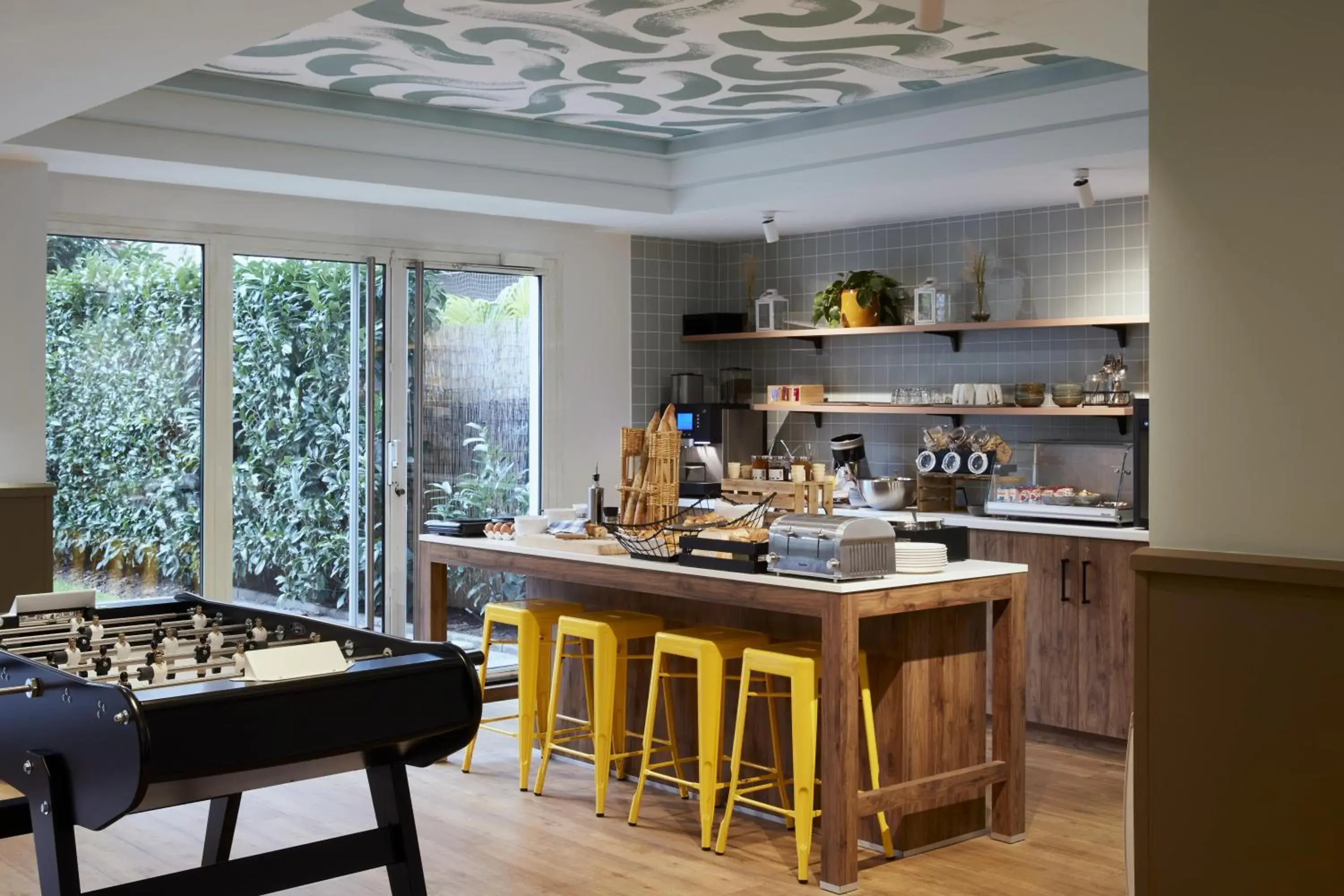 Communal kitchen in Adagio Paris Buttes Chaumont Aparthotel