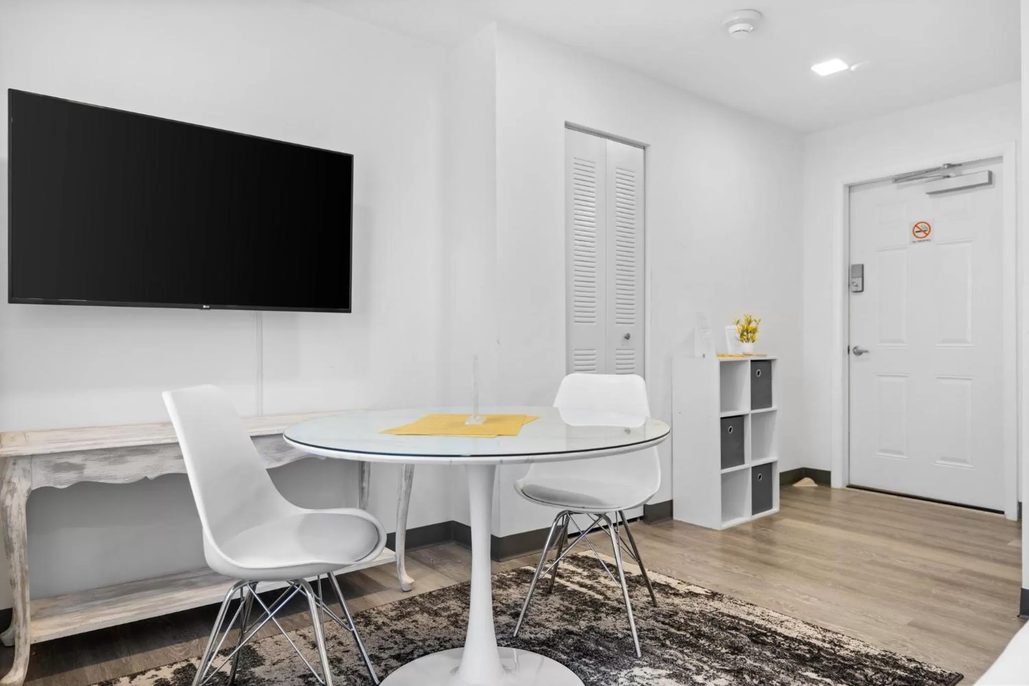 TV and multimedia, TV/Entertainment Center in Sunset Inn-South Miami