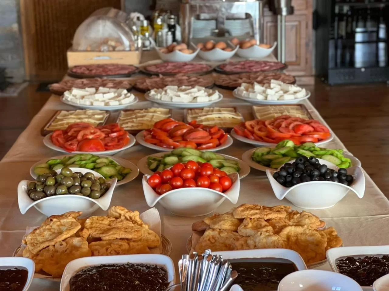 Breakfast in Hotel Grandpa's House