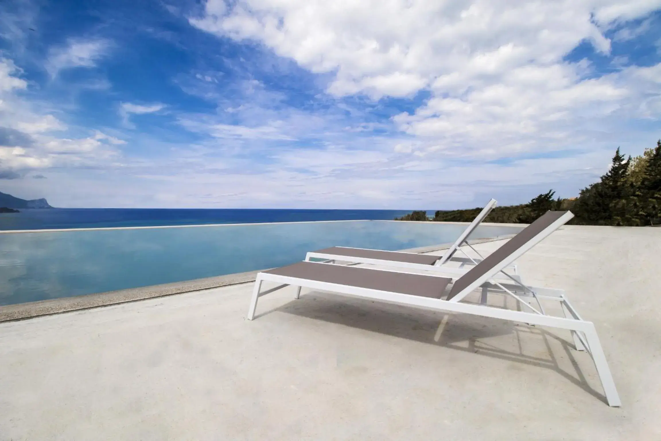 Swimming Pool in La Blanca Resort & Spa