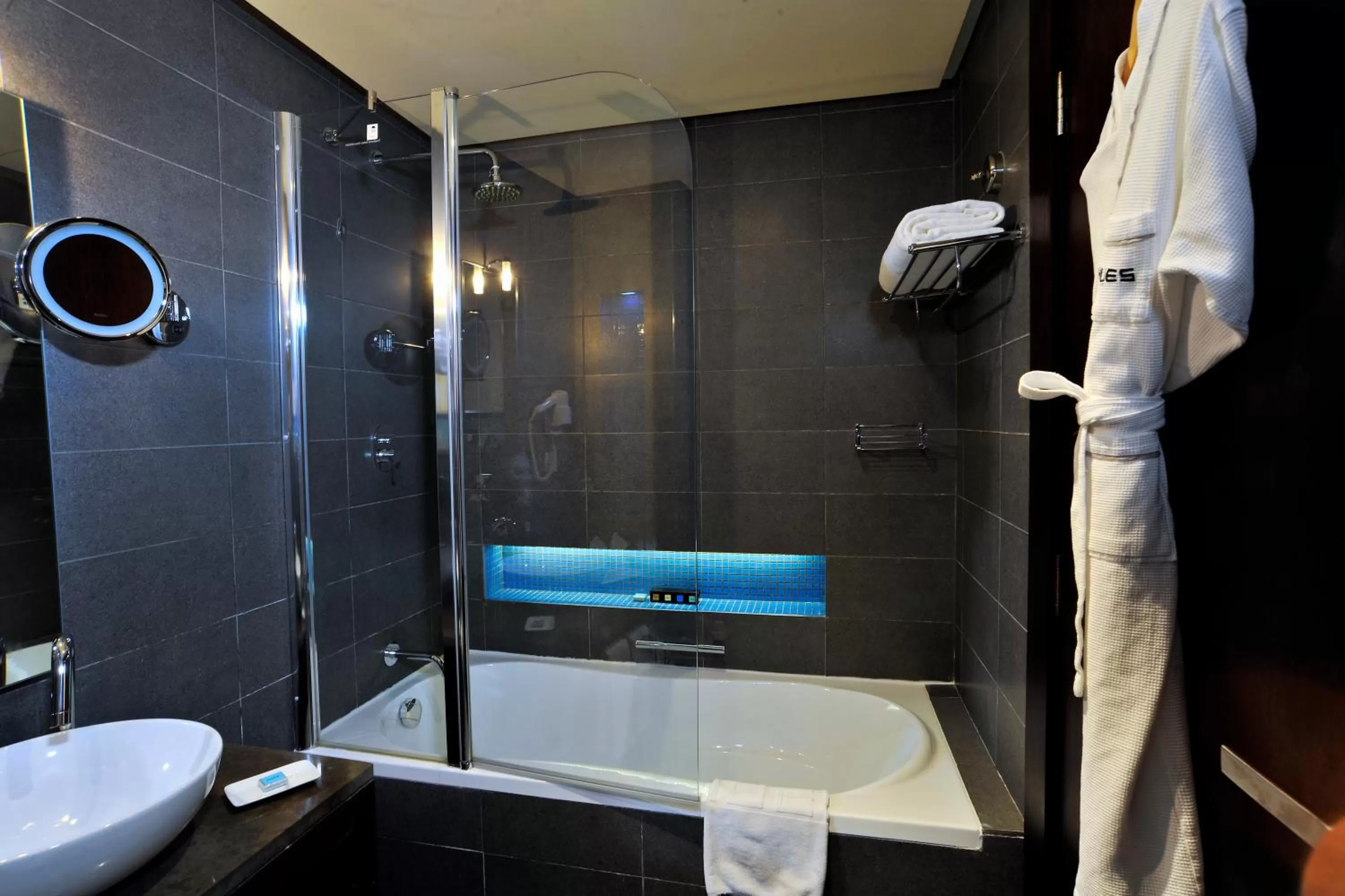 Bathroom in Hues Boutique Hotel