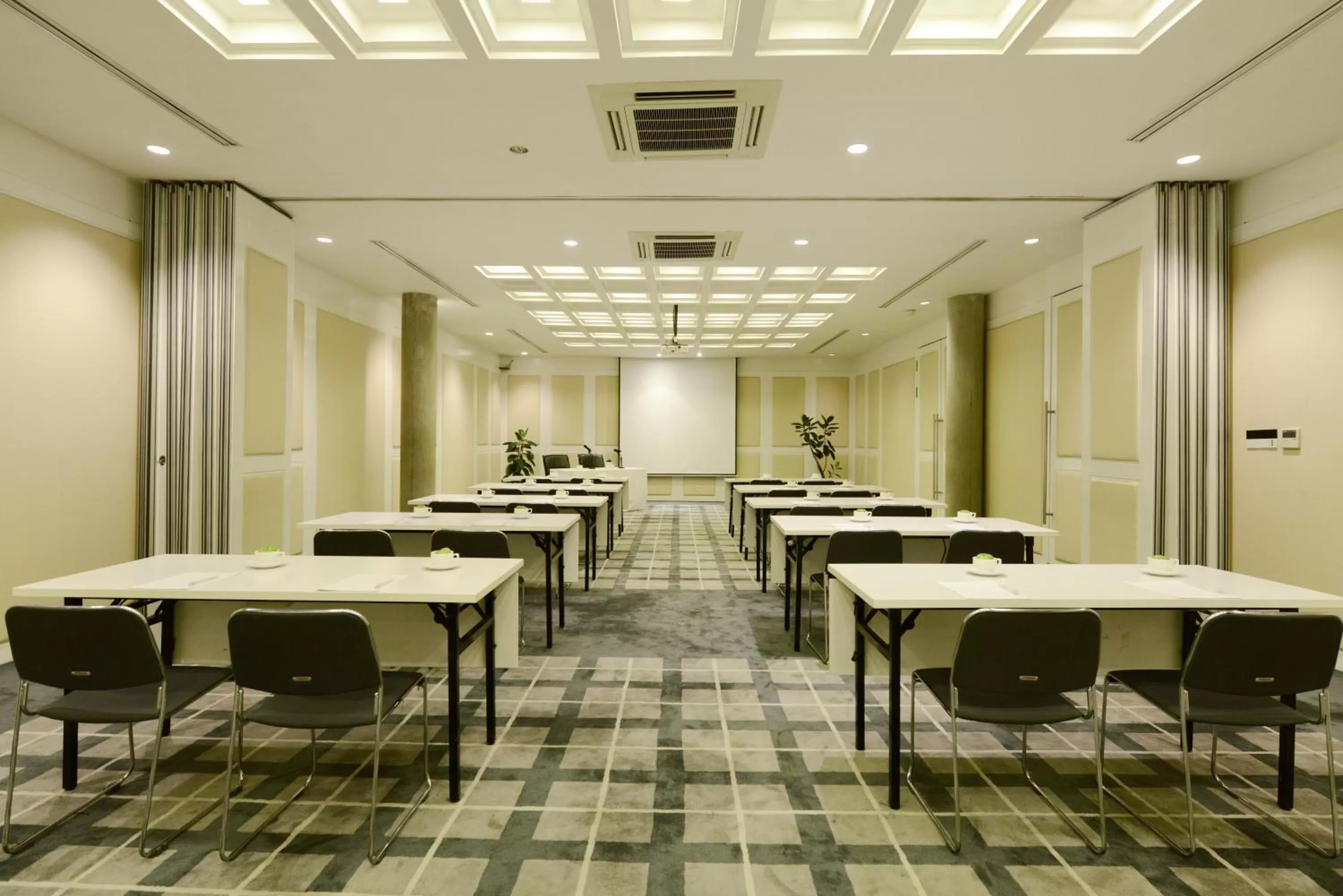 Business facilities in Morrissey Hotel