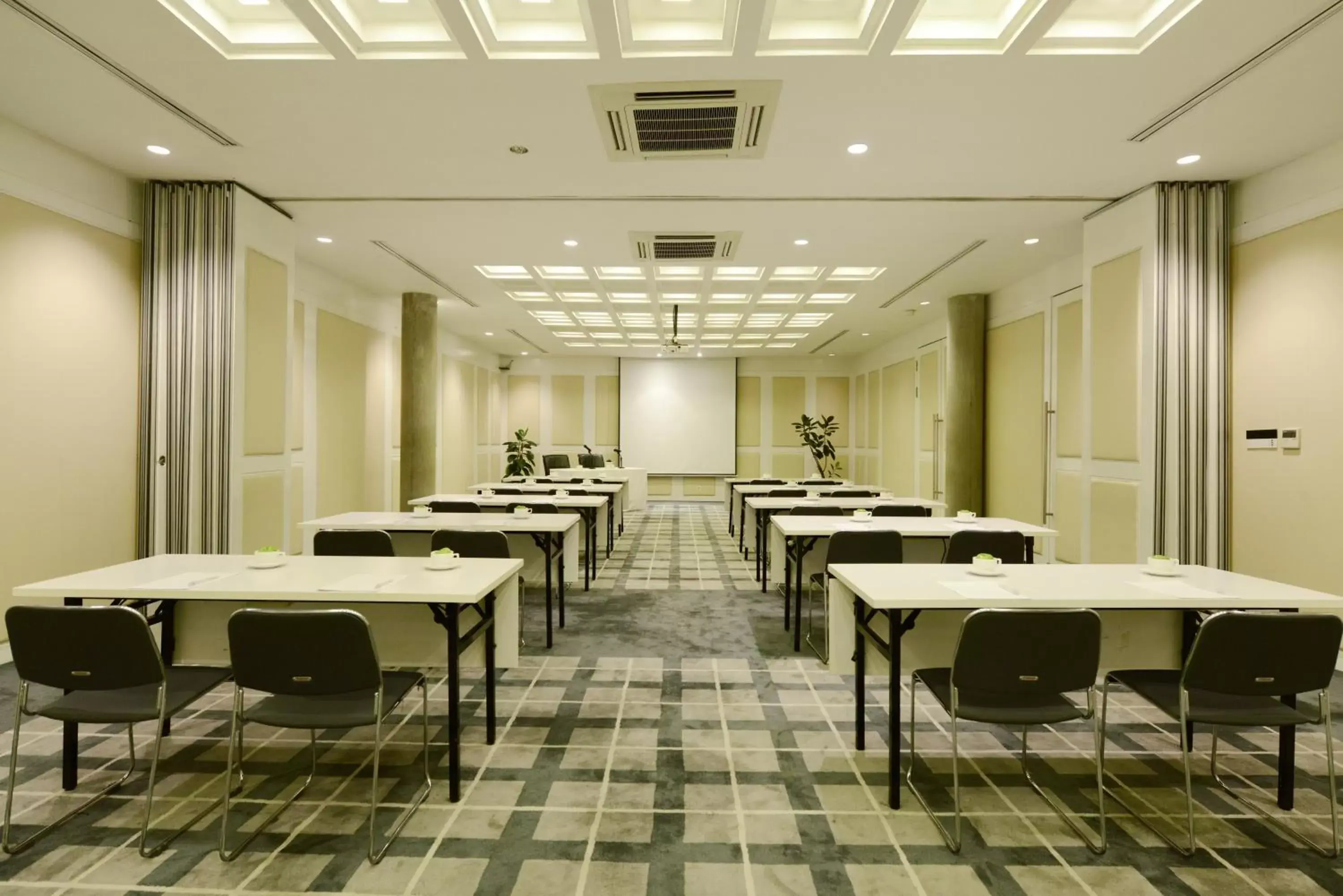 Business facilities in Morrissey Hotel Residences