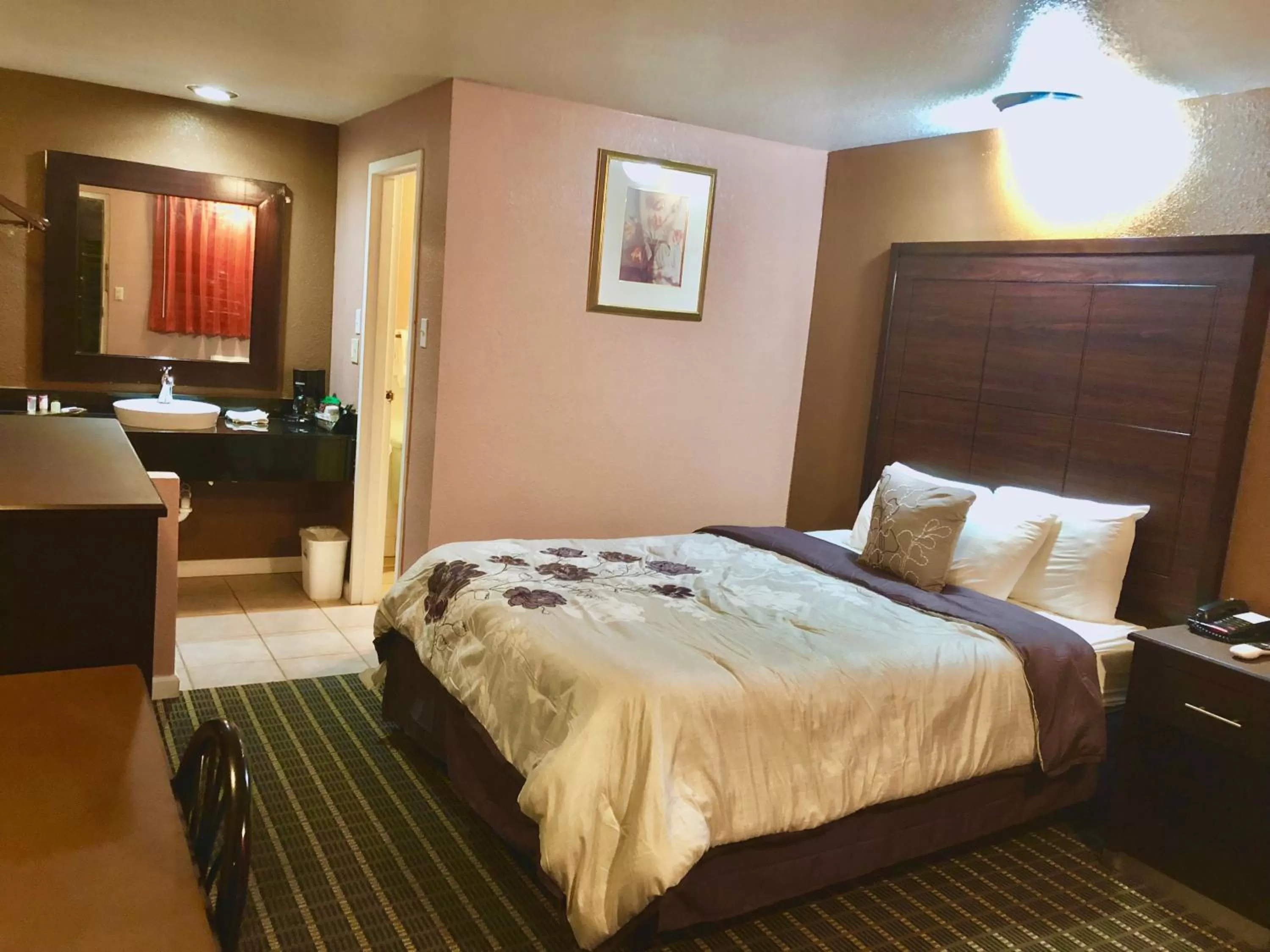 Bed in Annie Oakley Motel Oakley