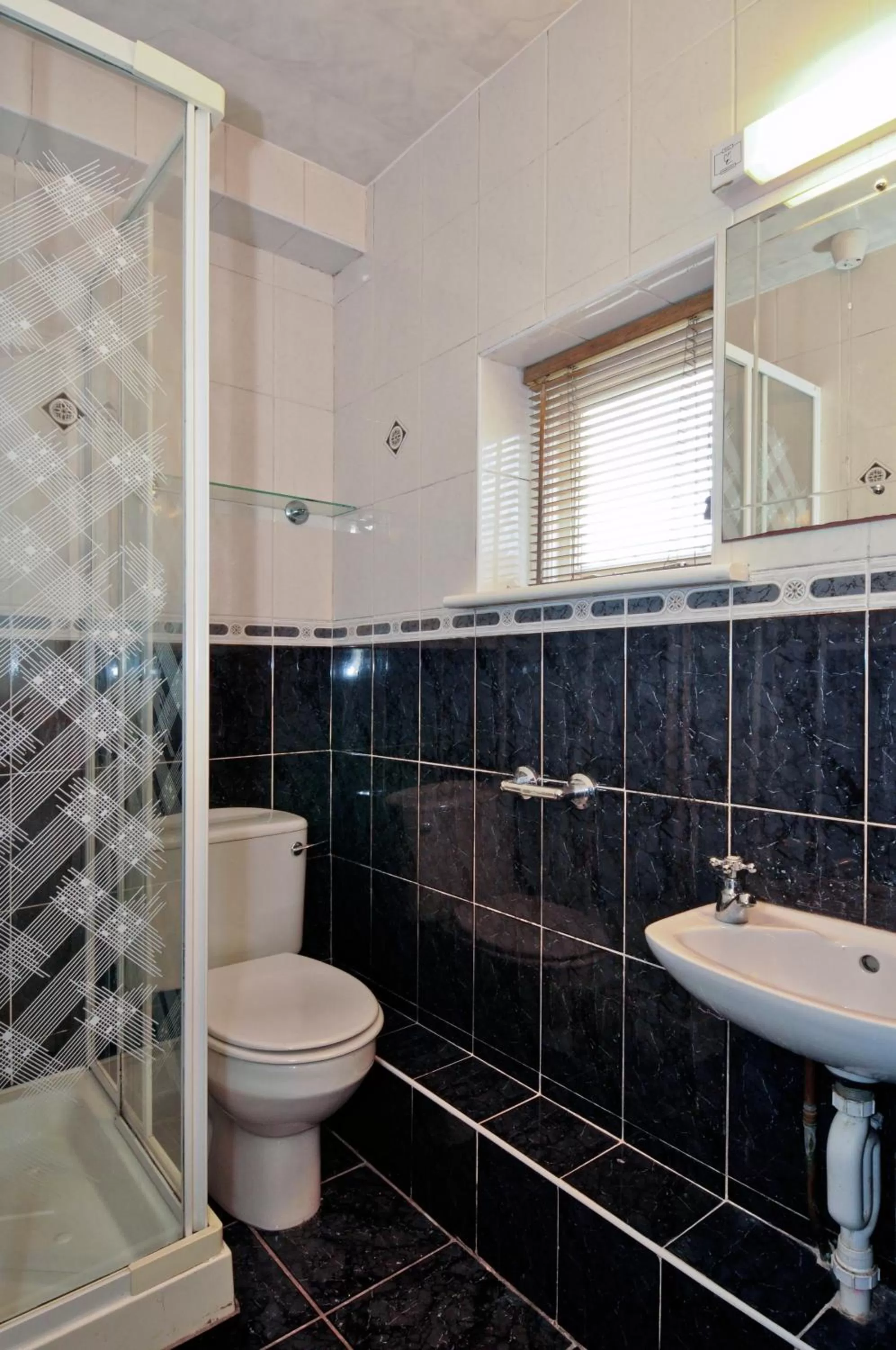 Bathroom in Boffin Lodge Guest House
