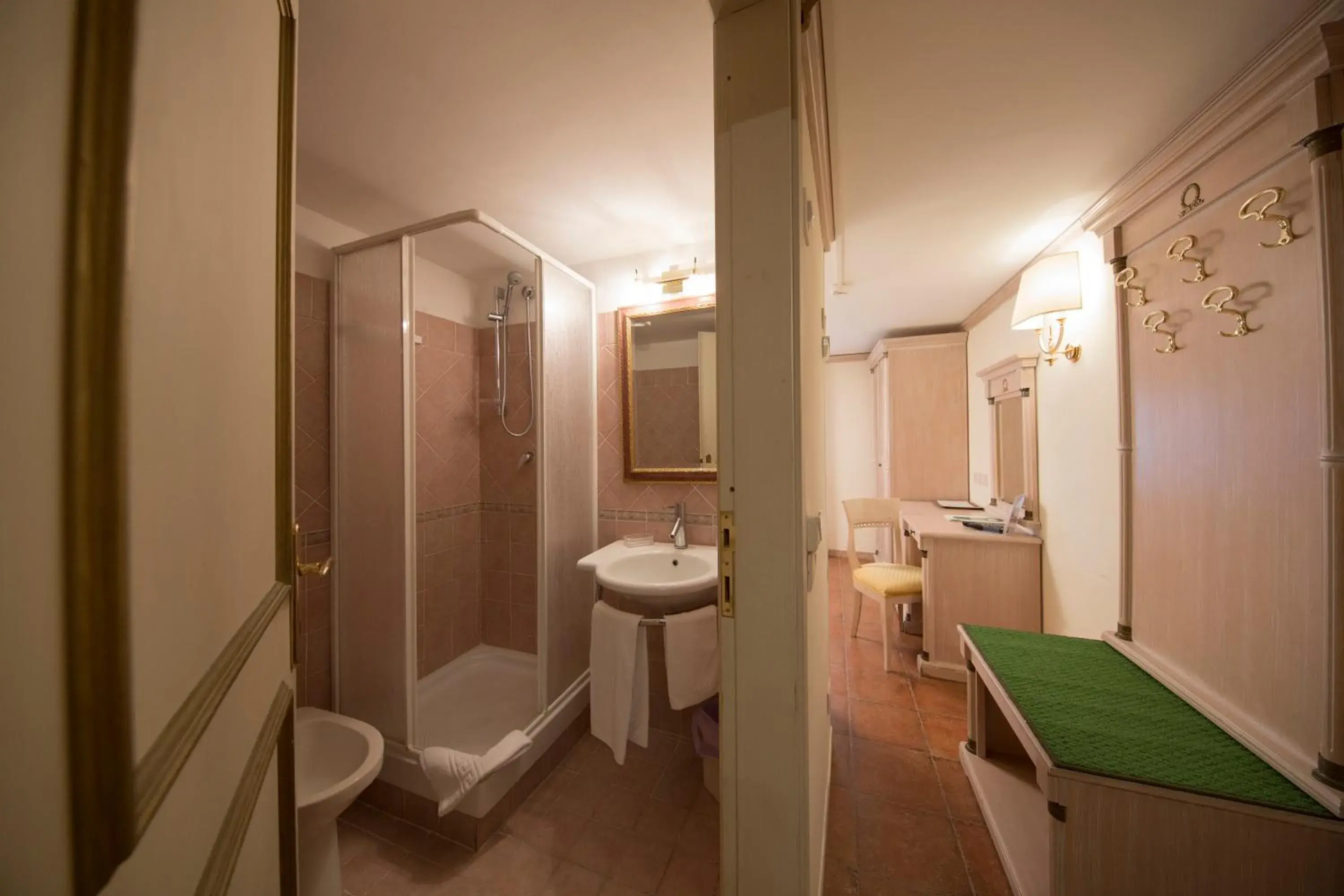 Bathroom in Mancini Park Hotel