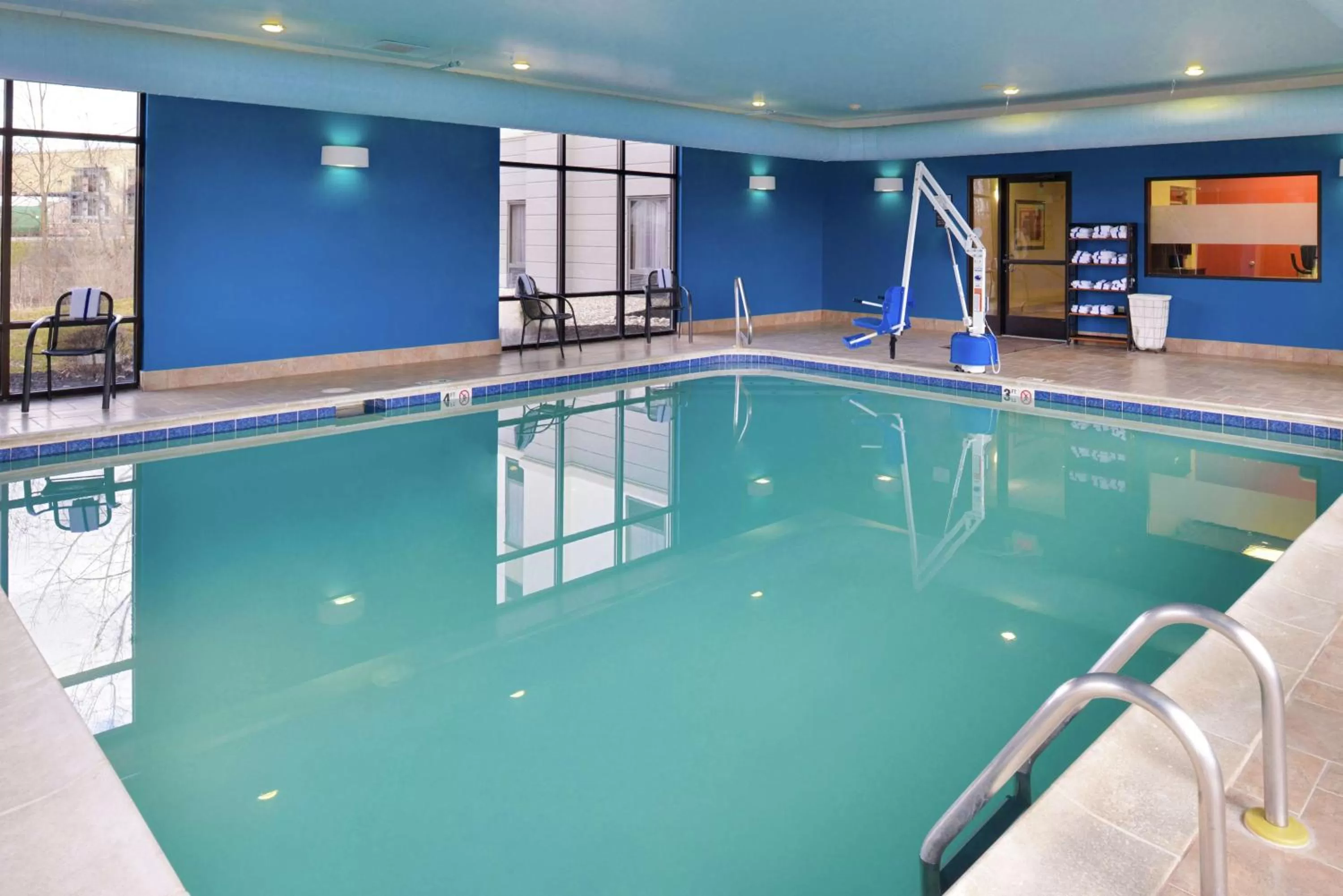 Pool view in Hampton Inn & Suites Wilmington