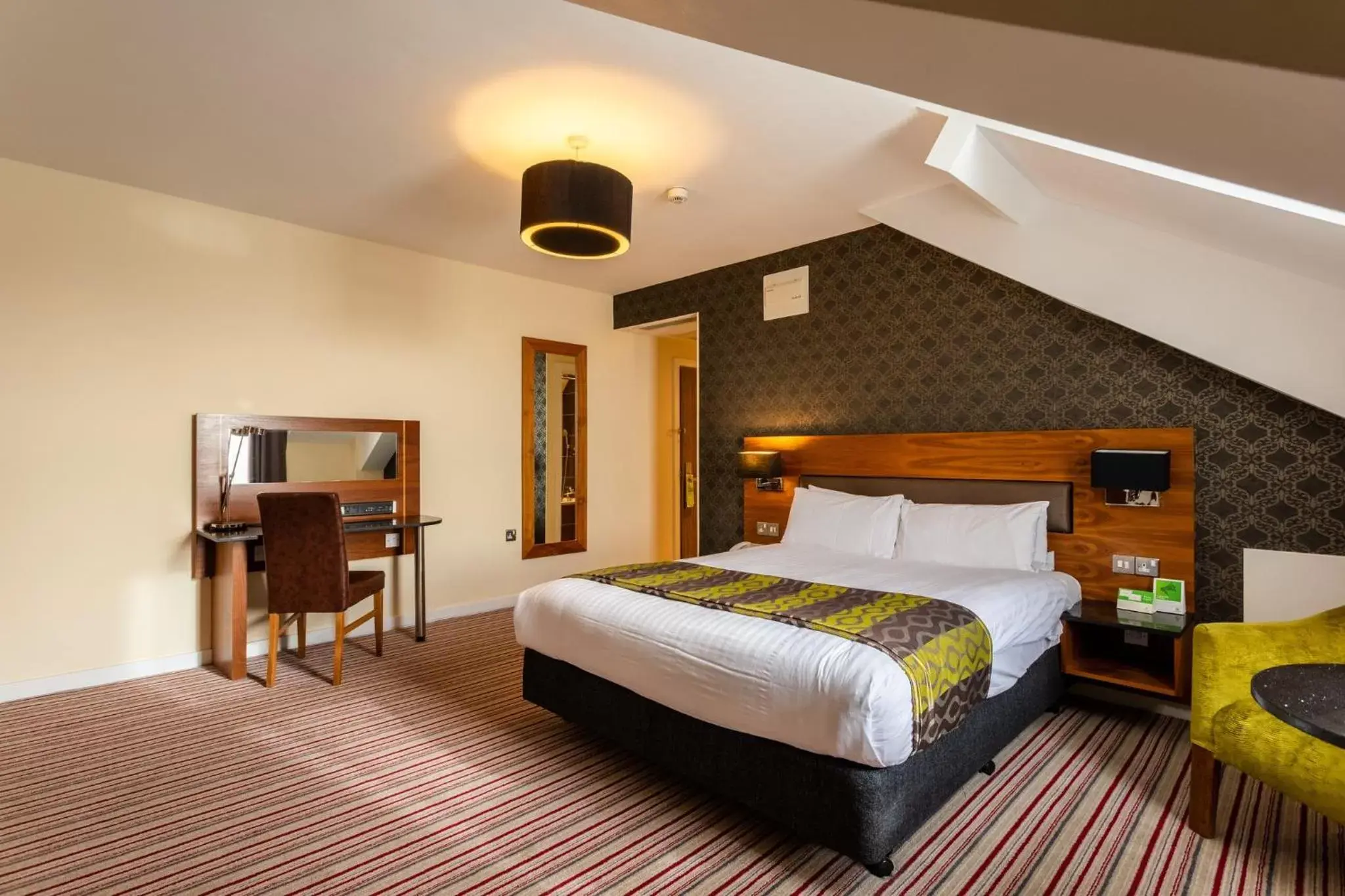 Photo of the whole room, Bed in Holiday Inn Newcastle-Jesmond, an IHG Hotel