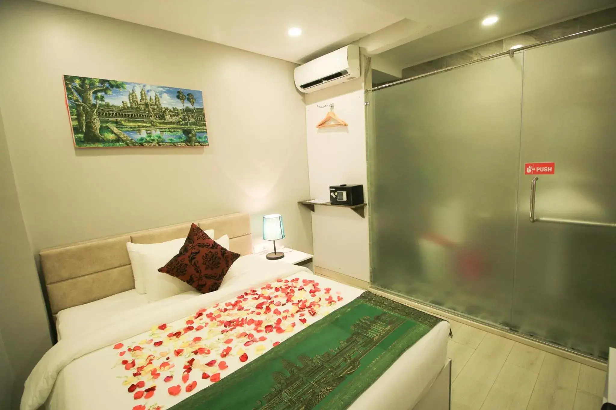 Bedroom, Bed in Ostro Hotel Bedroom, Bed in Ostro Hotel