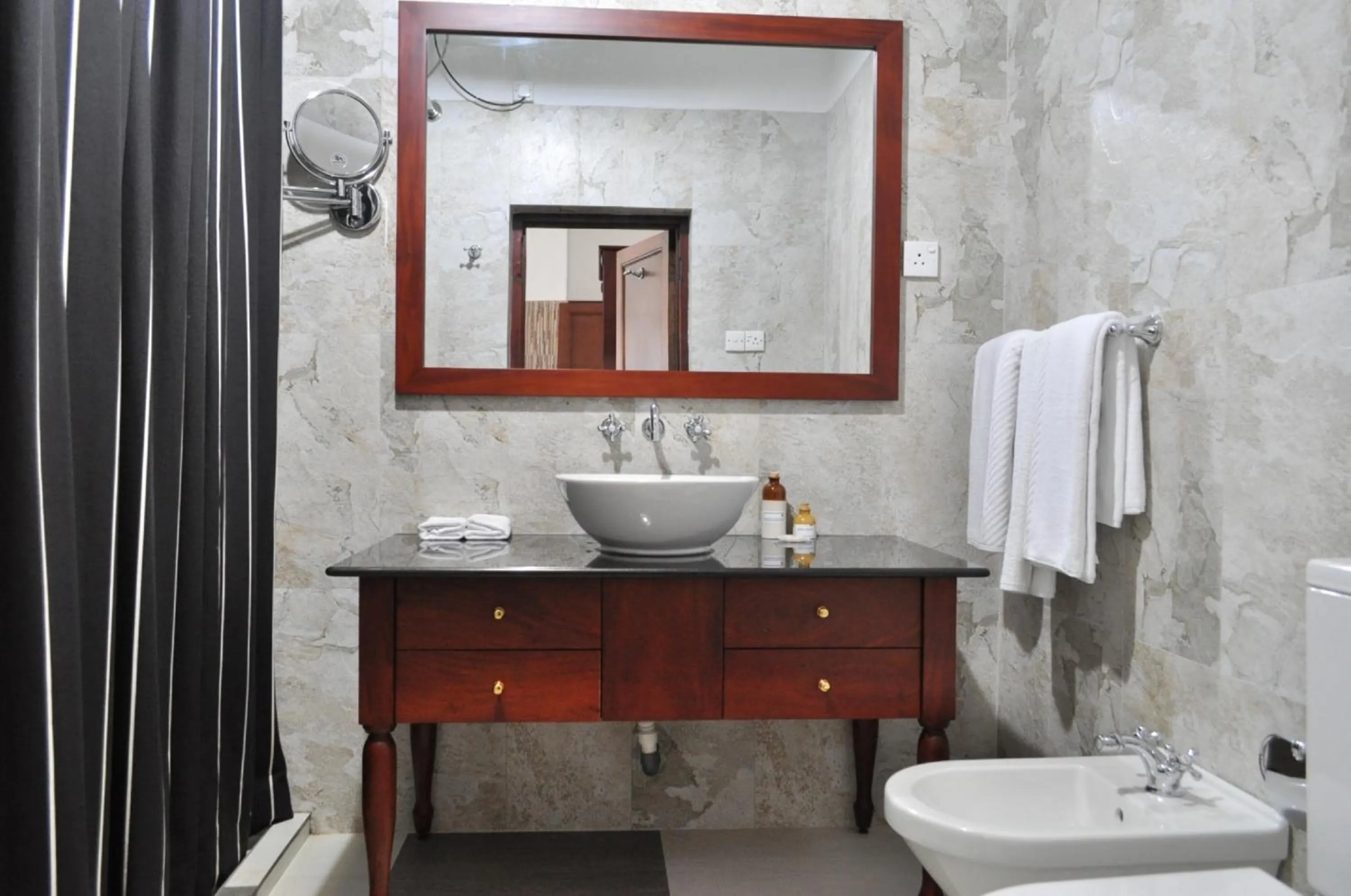 Toilet in Royal Cocoon - Nuwara Eliya