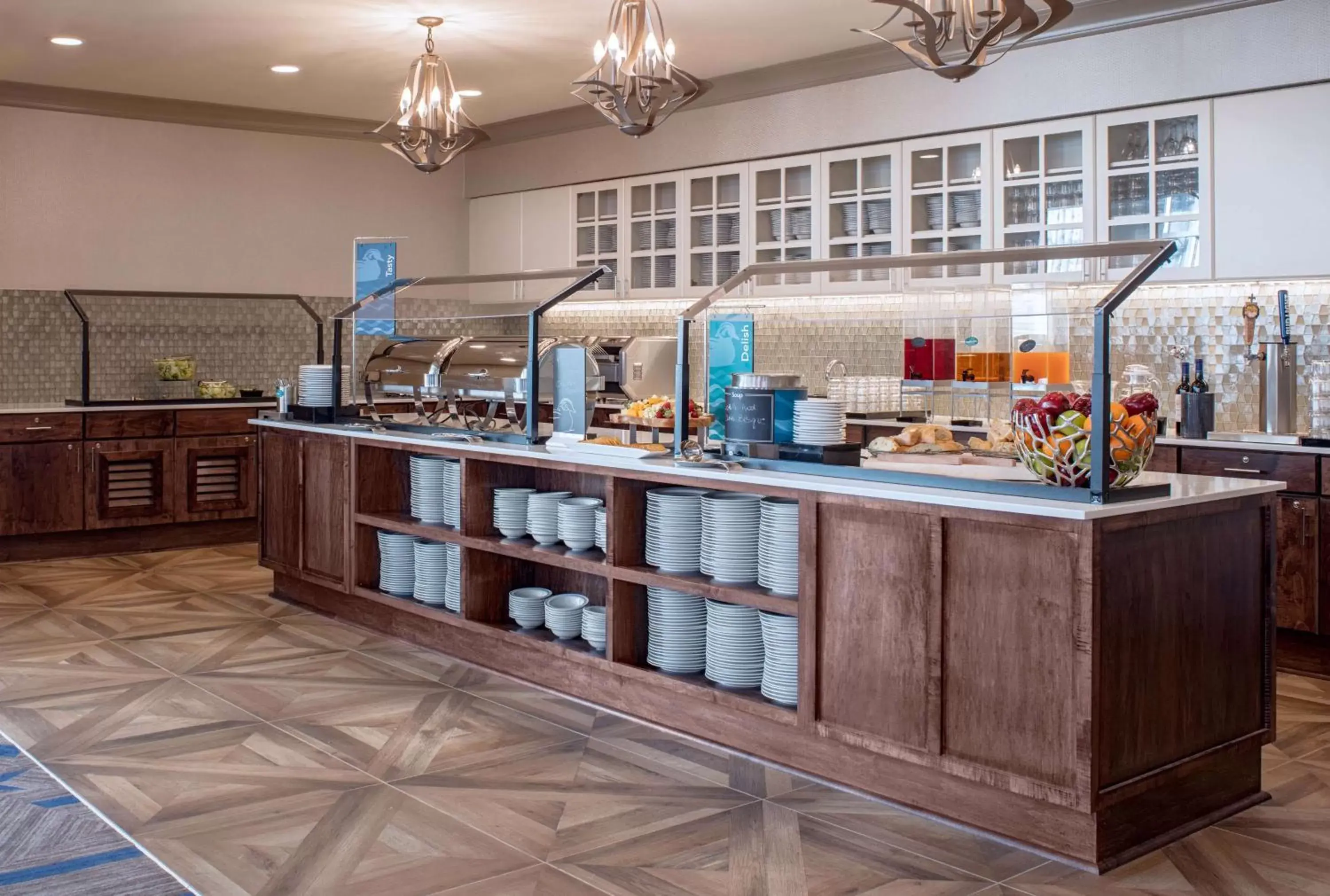 Restaurant/places to eat, Kitchen/Kitchenette in Homewood Suites By Hilton New Orleans French Quarter