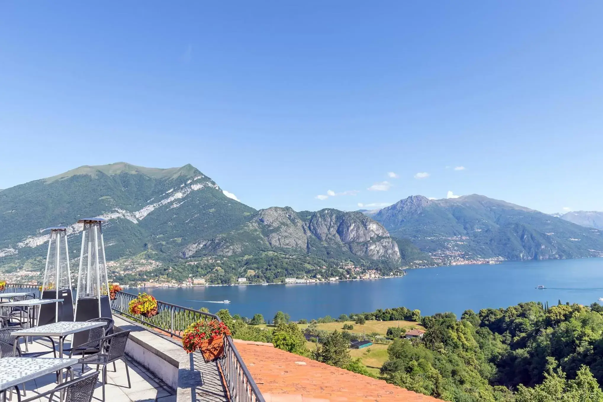 Property building, Mountain View in Hotel Il Perlo Panorama