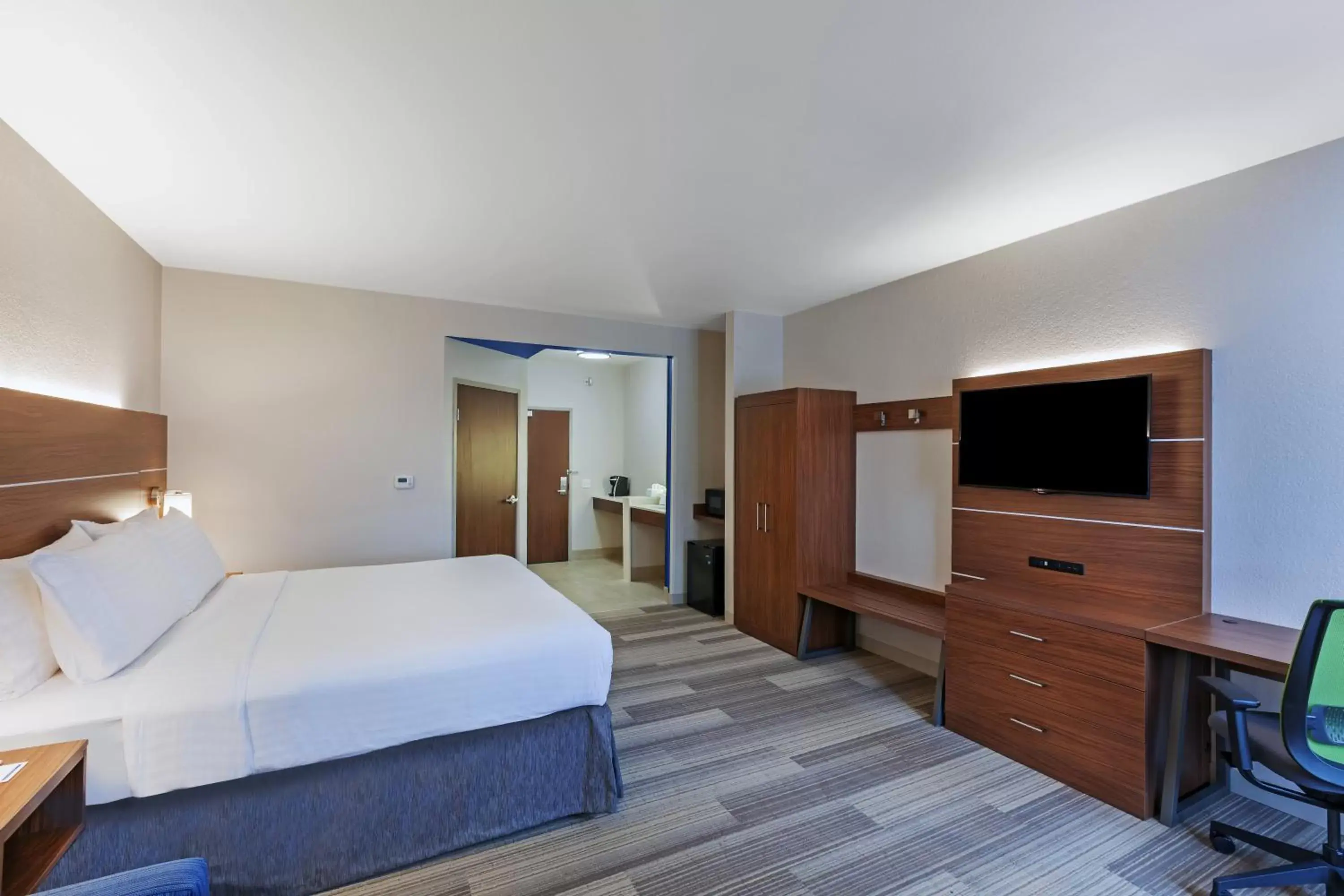 Photo of the whole room, Bed in Holiday Inn Express Hotel & Suites Dallas Lewisville, an IHG Hotel