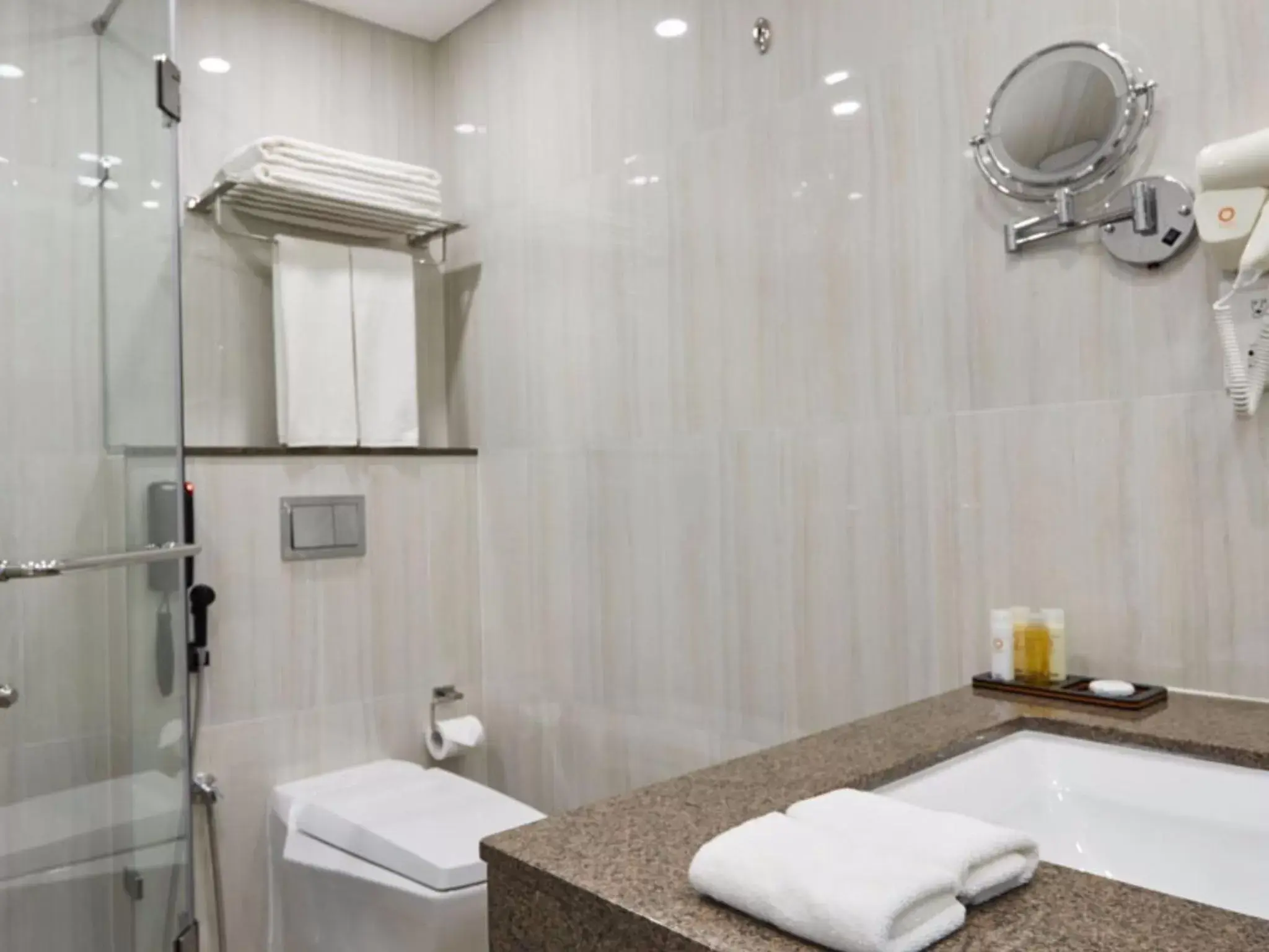 Bathroom in Mandarina Colombo Bathroom in Mandarina Colombo