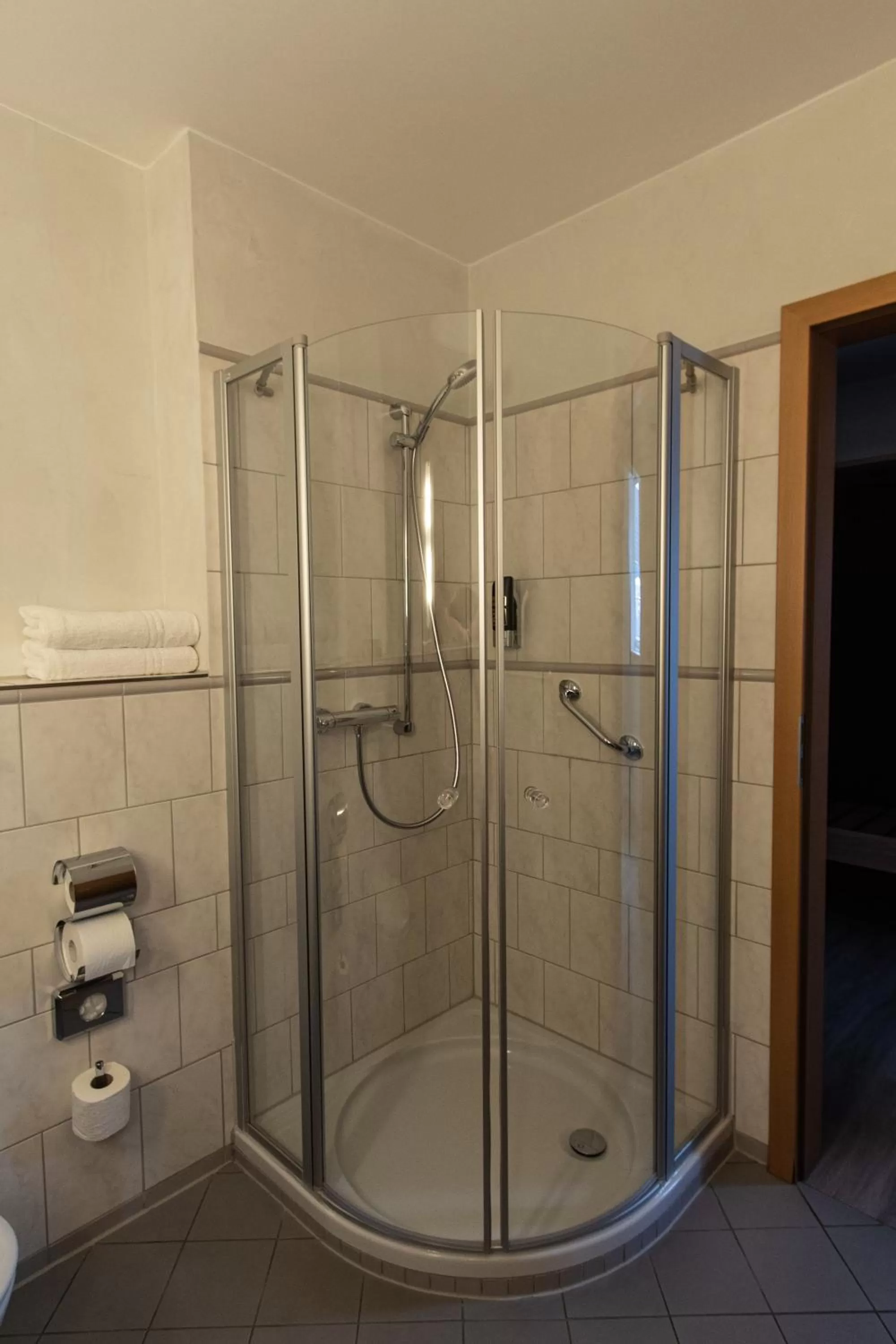 Bathroom in Central Hotel Wagenfeld