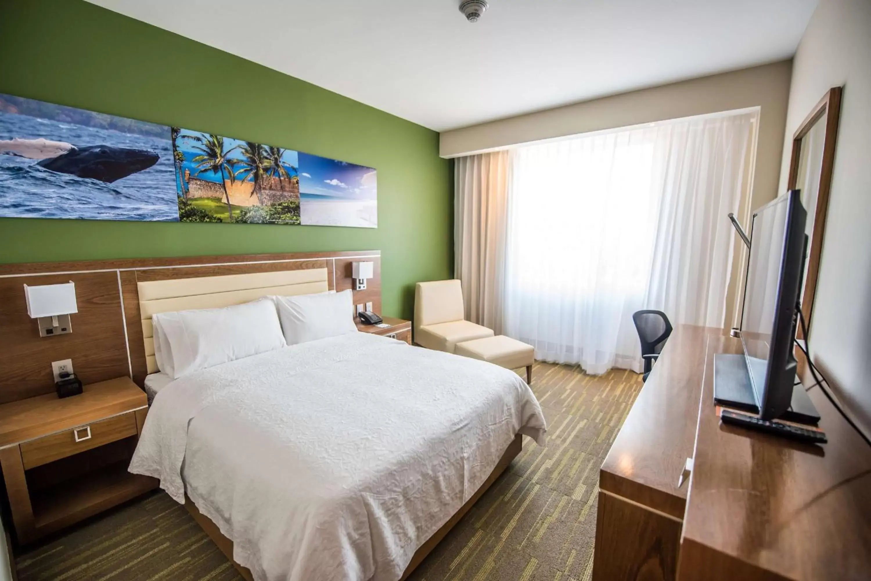 Bedroom, Bed in Hampton By Hilton Santo Domingo Airport