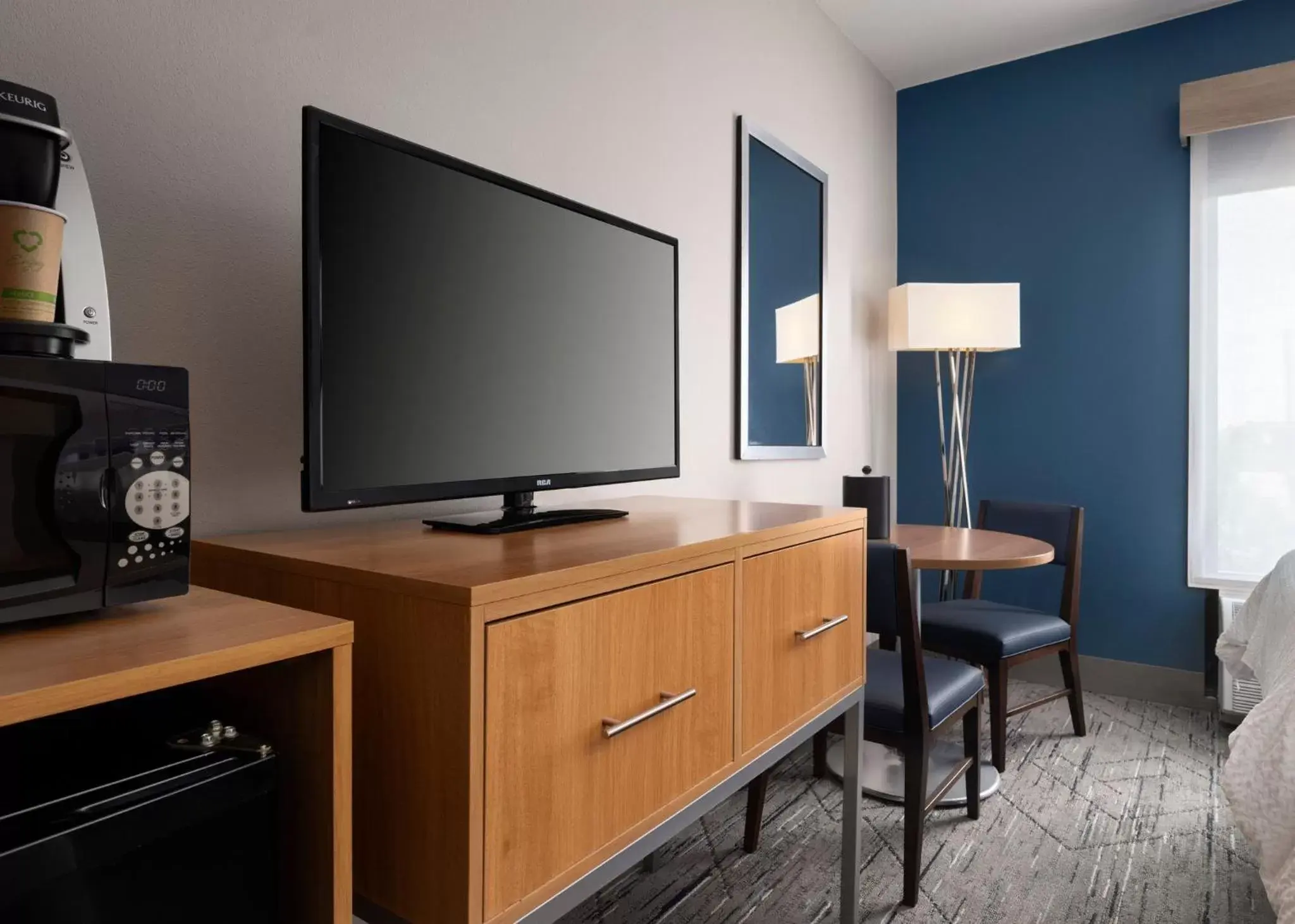 Photo of the whole room, TV/Entertainment Center in Holiday Inn Express and Suites New Orleans Airport, an IHG Hotel