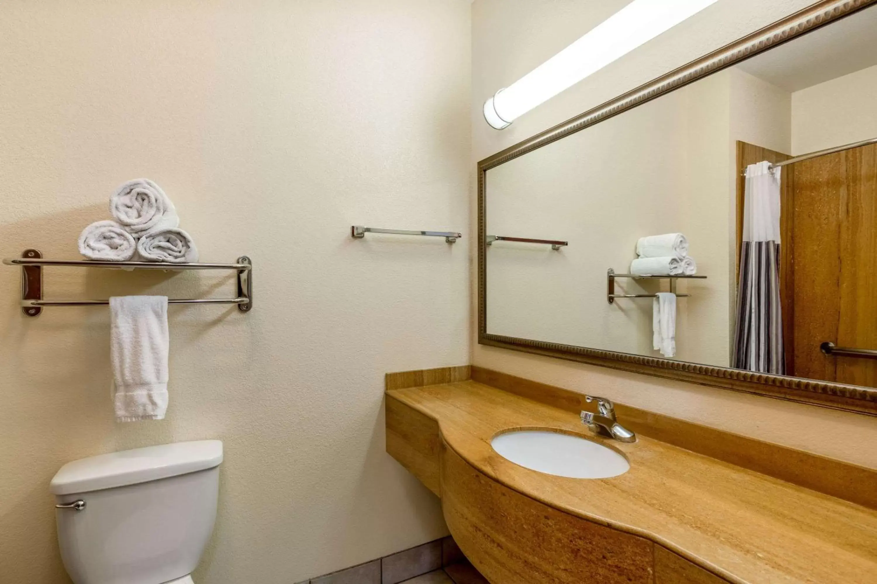 Bathroom in La Quinta by Wyndham Dodge City