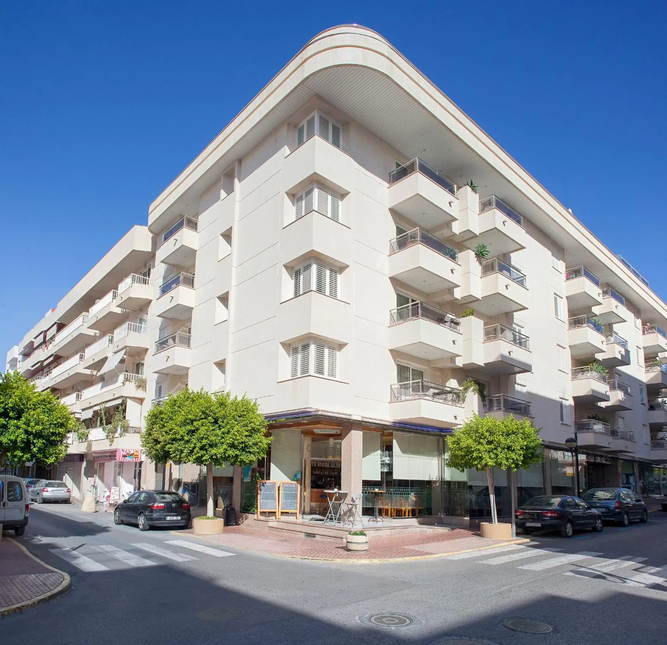 Facade/entrance, Property Building in Aparthotel Duquesa Playa