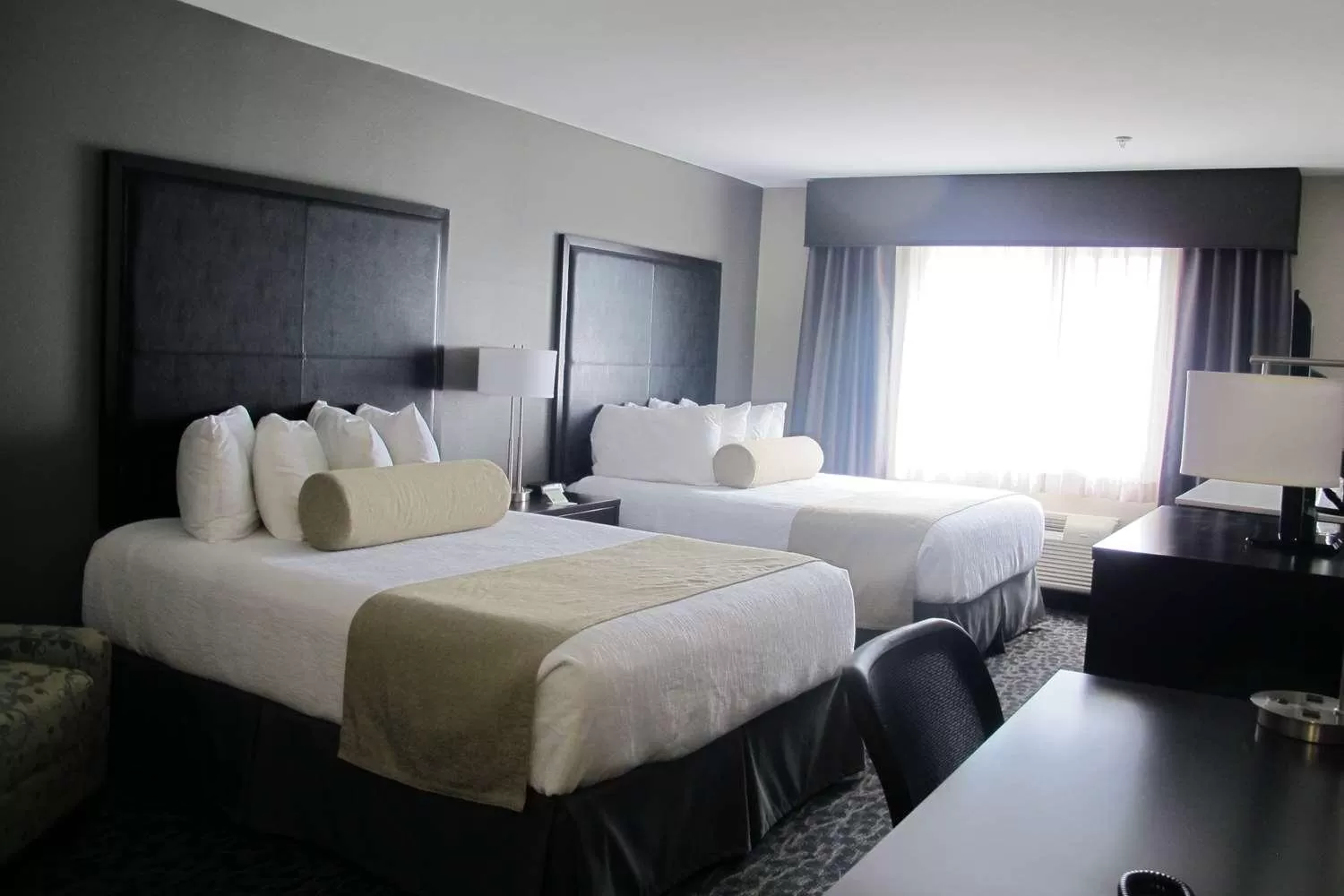 Queen Room with Two Queen Beds and Sofa Bed in Best Western Plus Aberdeen