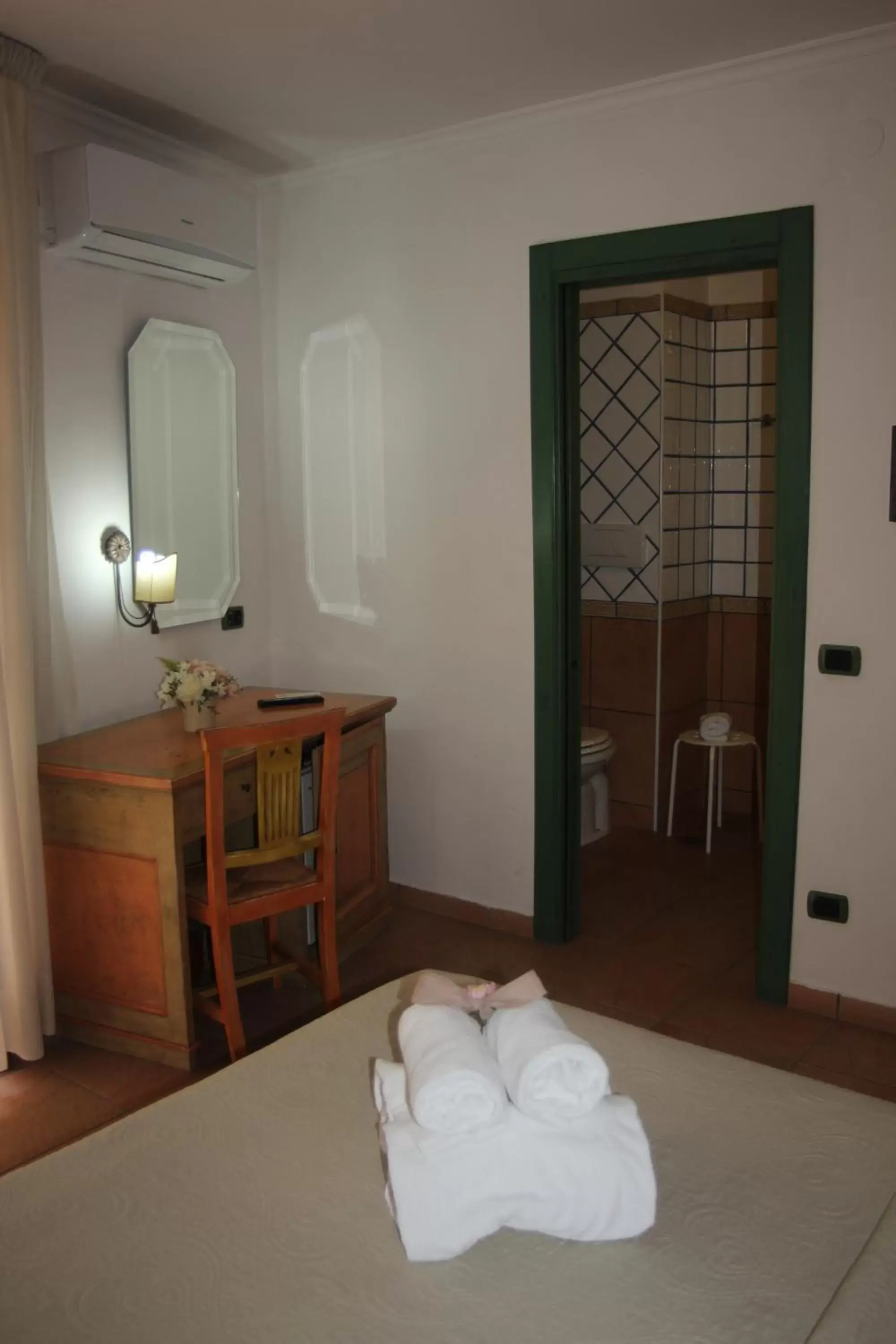 Photo of the whole room, Bed in Santa Caterina