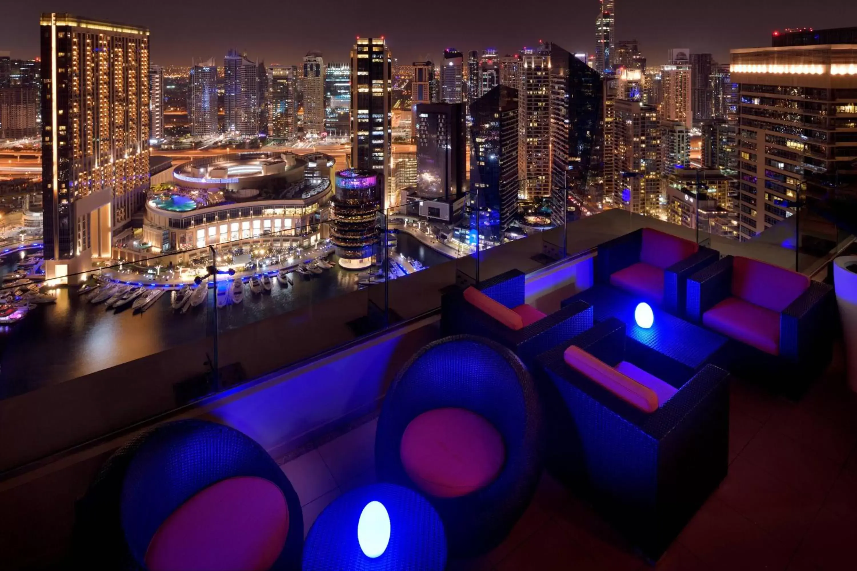 Lounge or bar, Pool View in Delta Hotels by Marriott Jumeirah Beach, Dubai