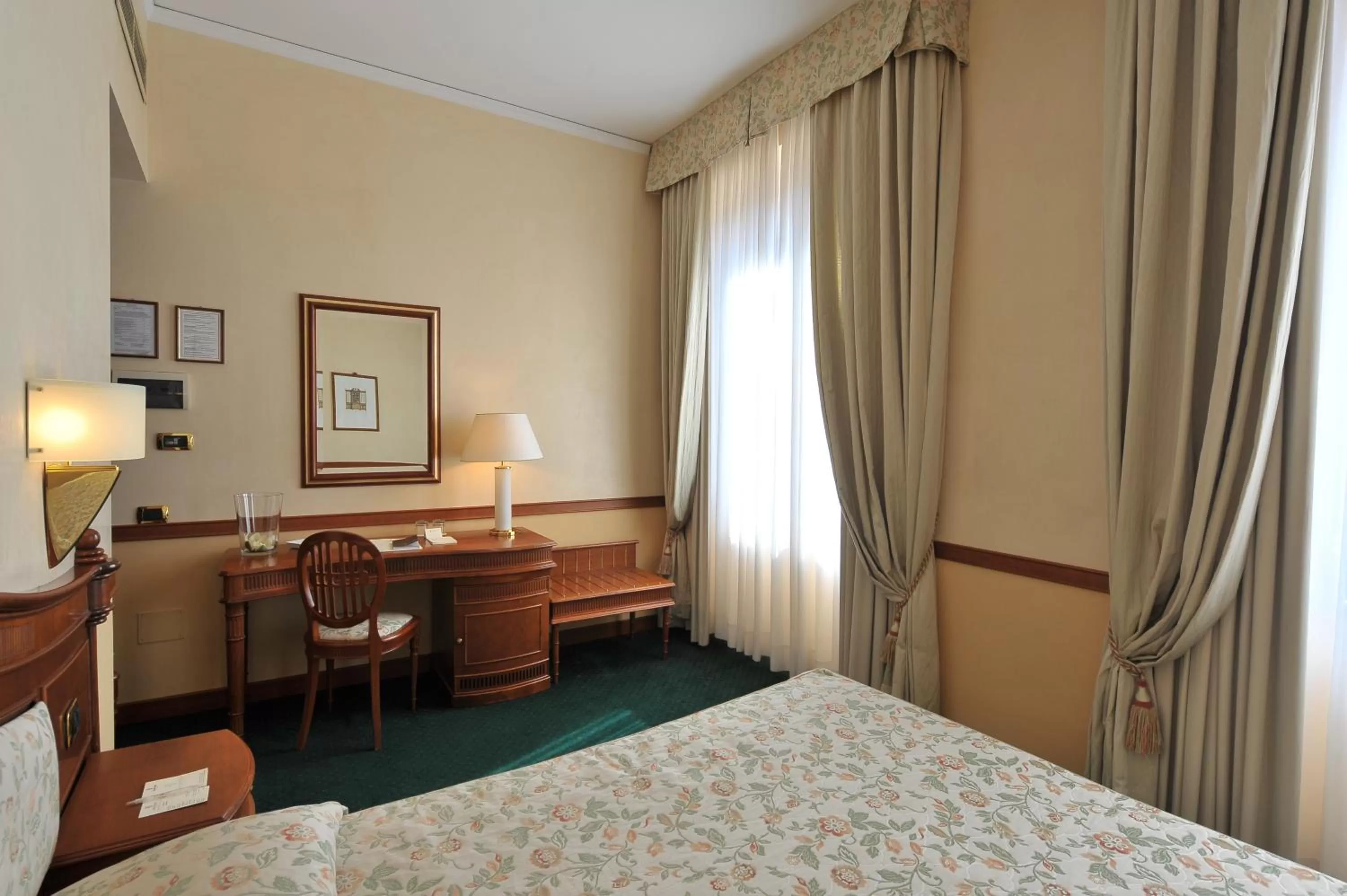 Photo of the whole room, Bed in Hotel degli Orafi