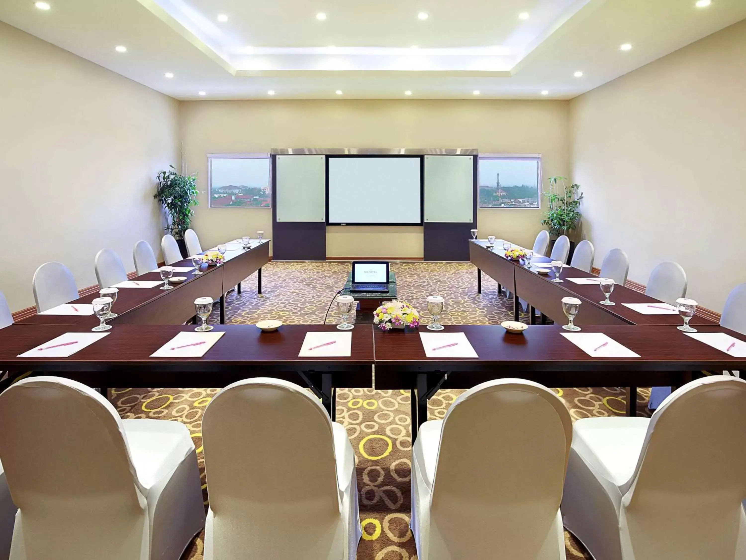 On site, Business Area/Conference Room in Kimaya Sudirman Yogyakarta by Harris