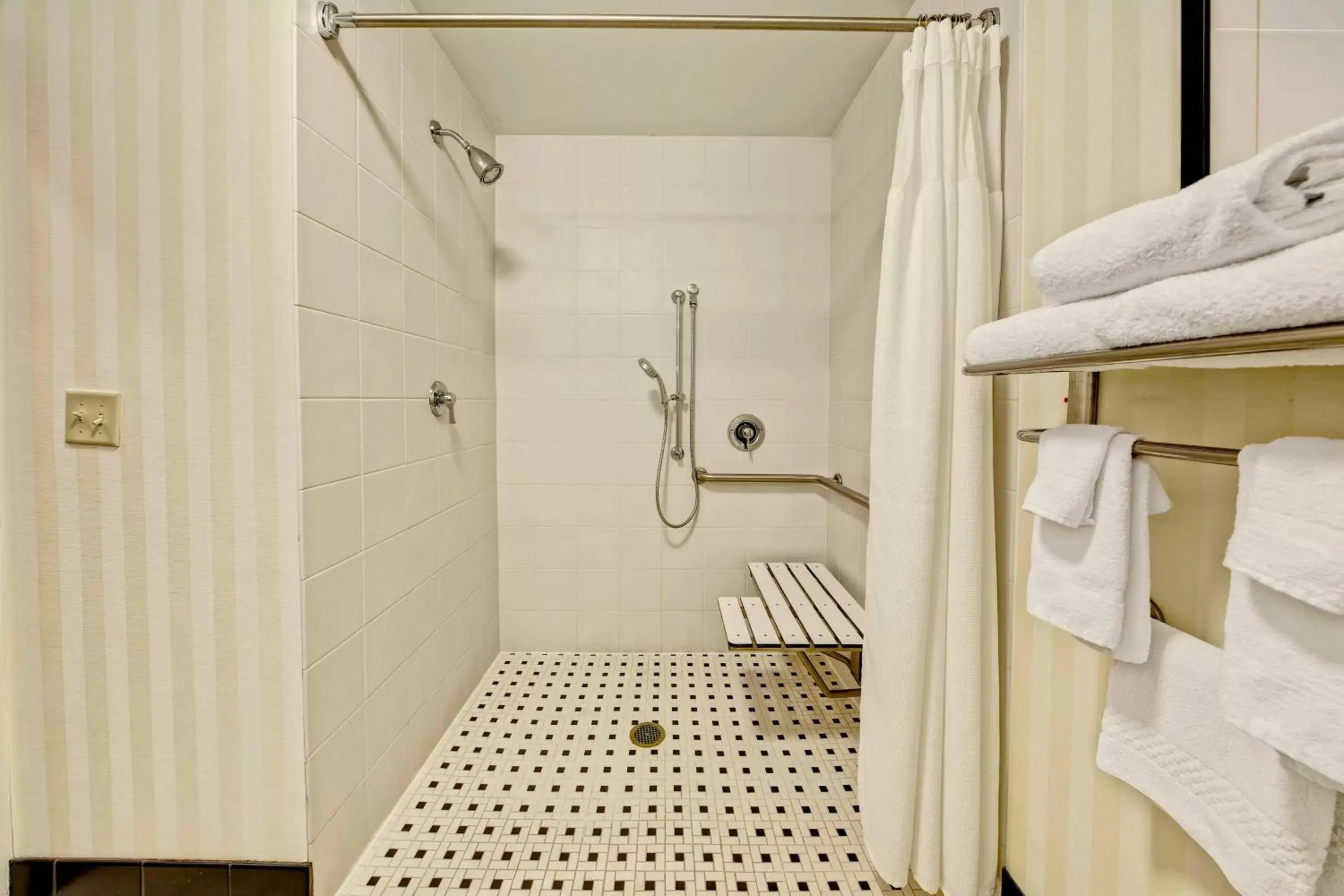 Bathroom in Fairfield Inn & Suites Memphis Olive Branch