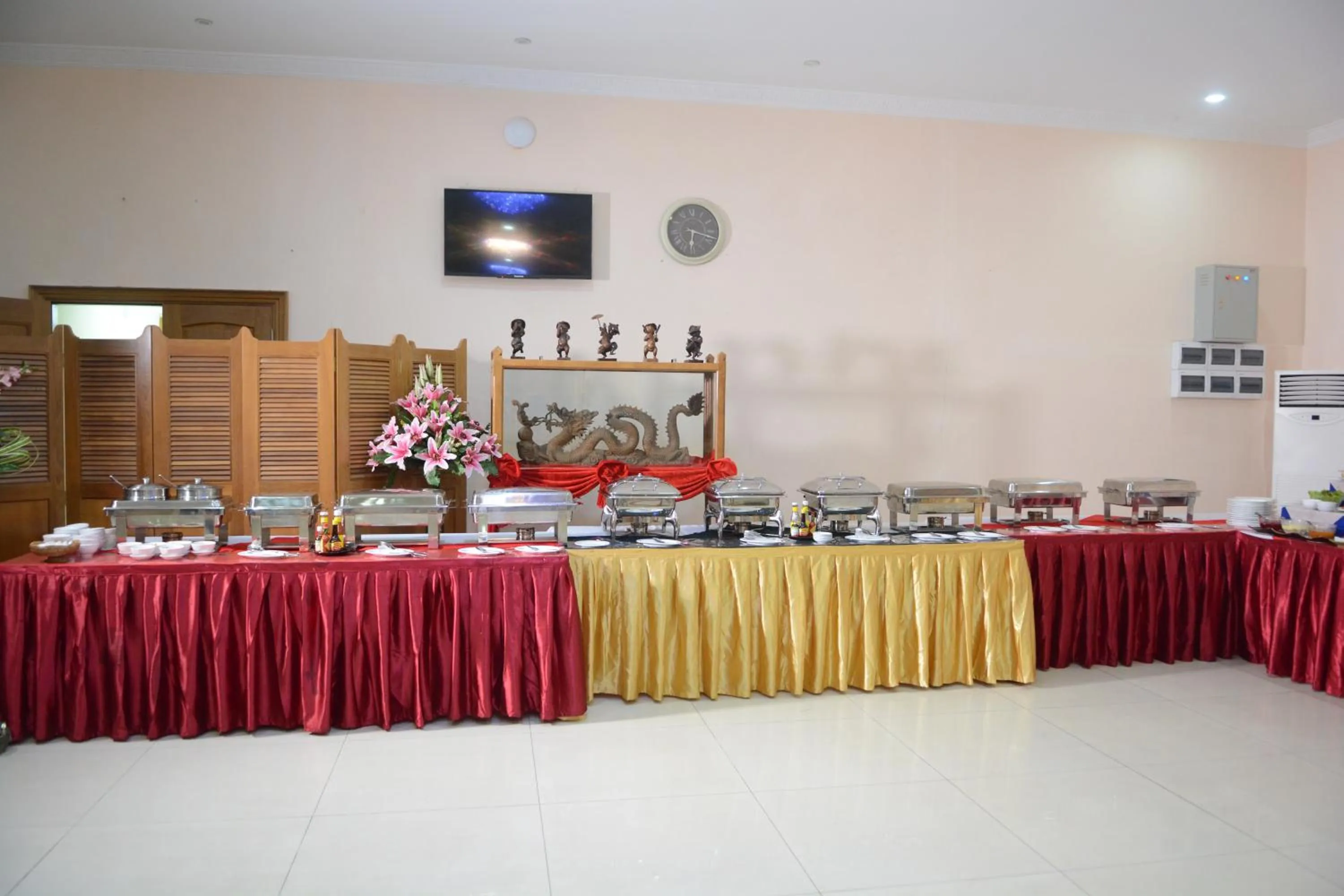 Buffet breakfast in Hotel Sidney